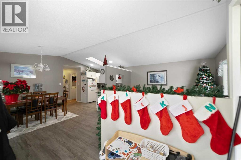 5213b 57 Street, Camrose, Alberta  t4v 2y5 - Photo 3 - A2276354