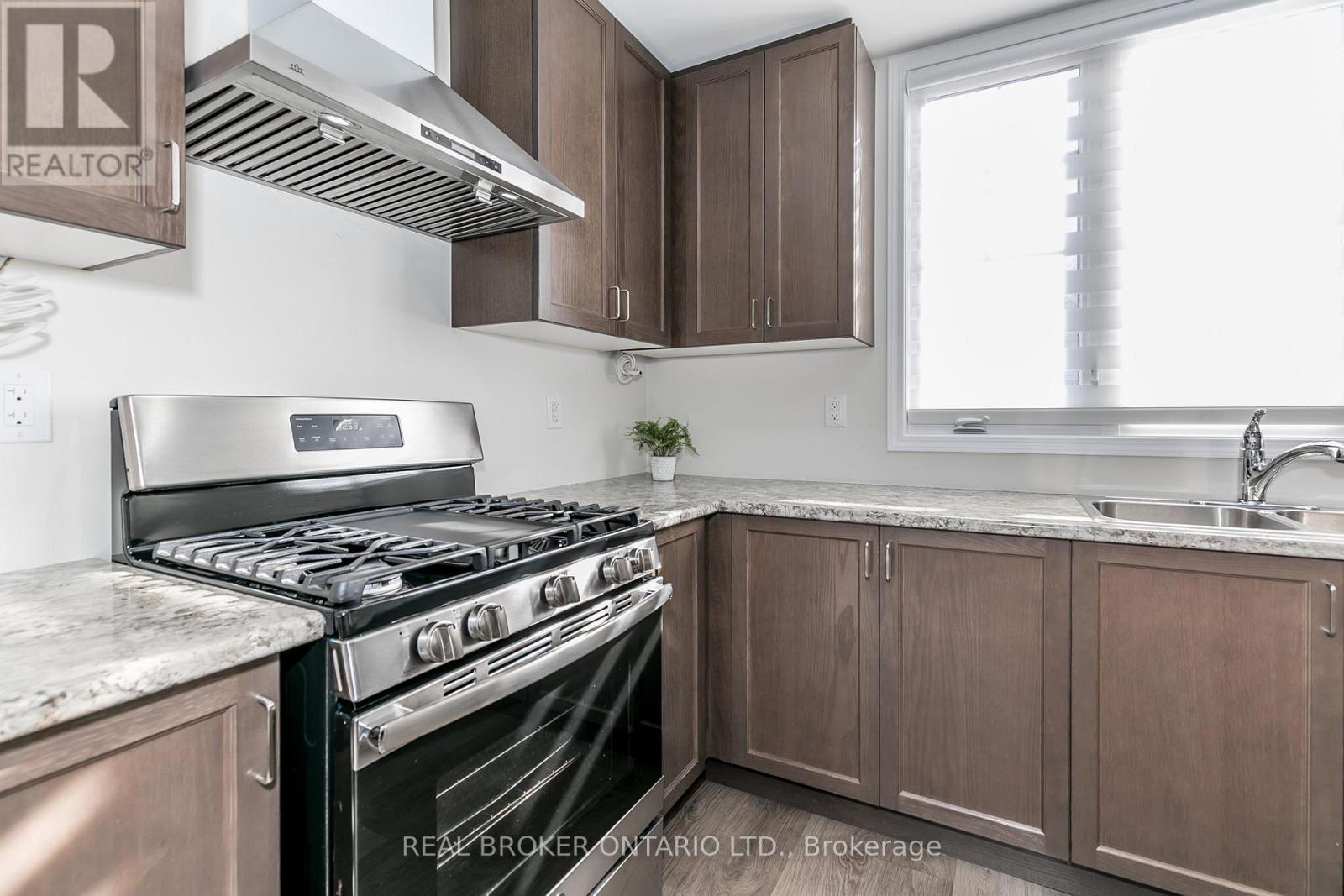 47 Marina Village Drive, Georgian Bay, Ontario  L0K 1S0 - Photo 14 - X12655320