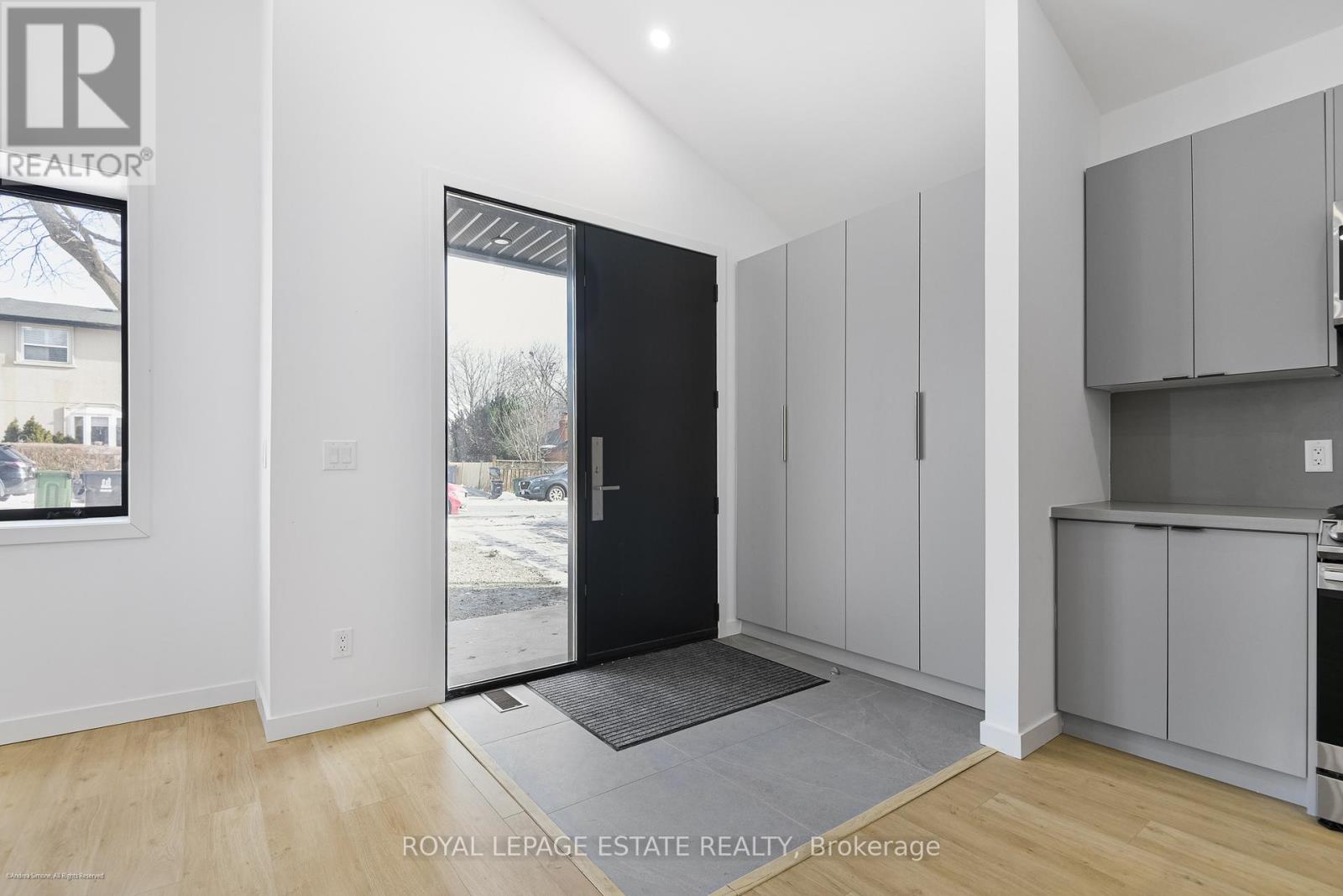 Main Floor - 506 Scarborough Road, Toronto, Ontario  M4E 3N2 - Photo 2 - E12655324