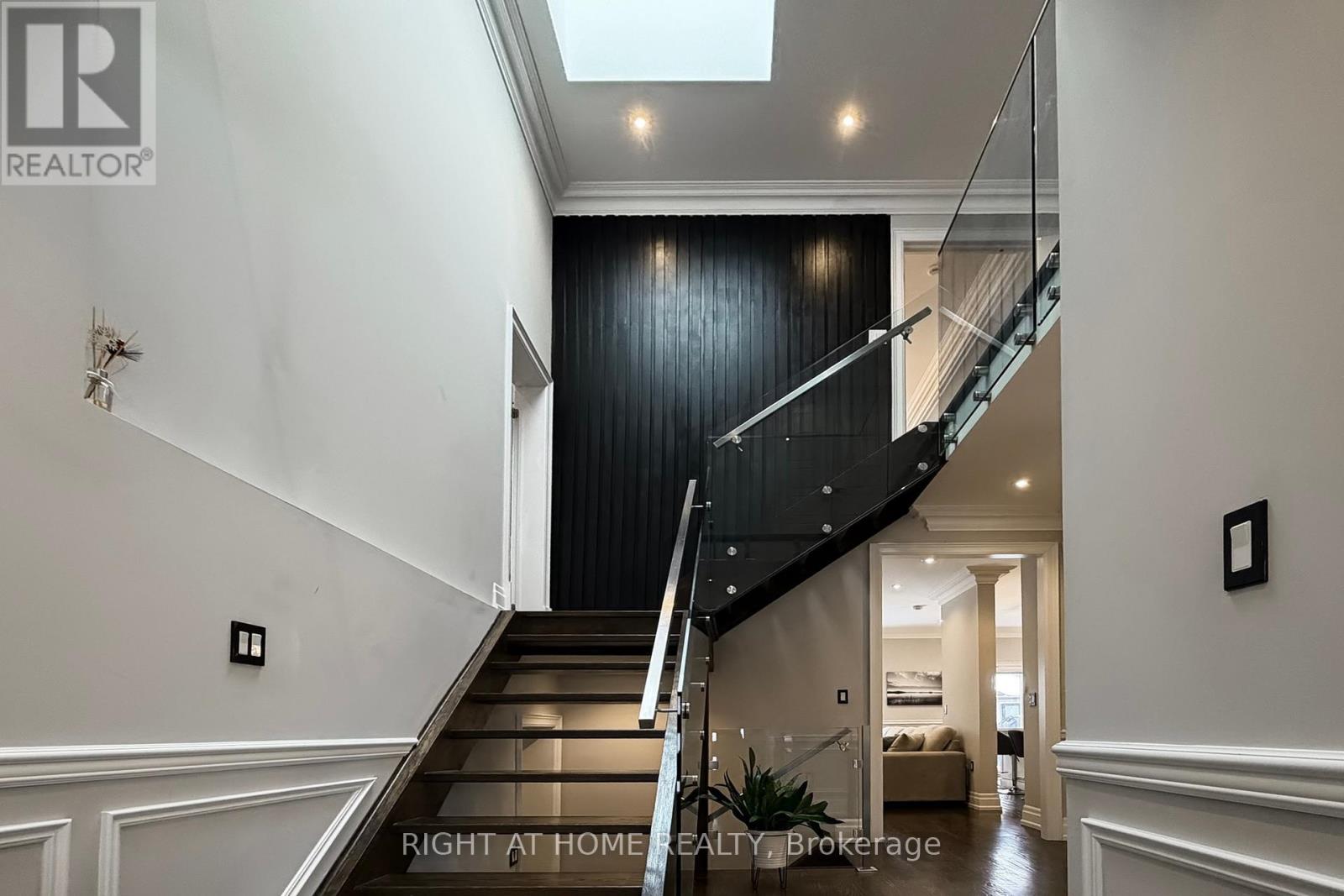 129 Meadowbank Road, Toronto, Ontario  M9B 5E2 - Photo 14 - W12655322