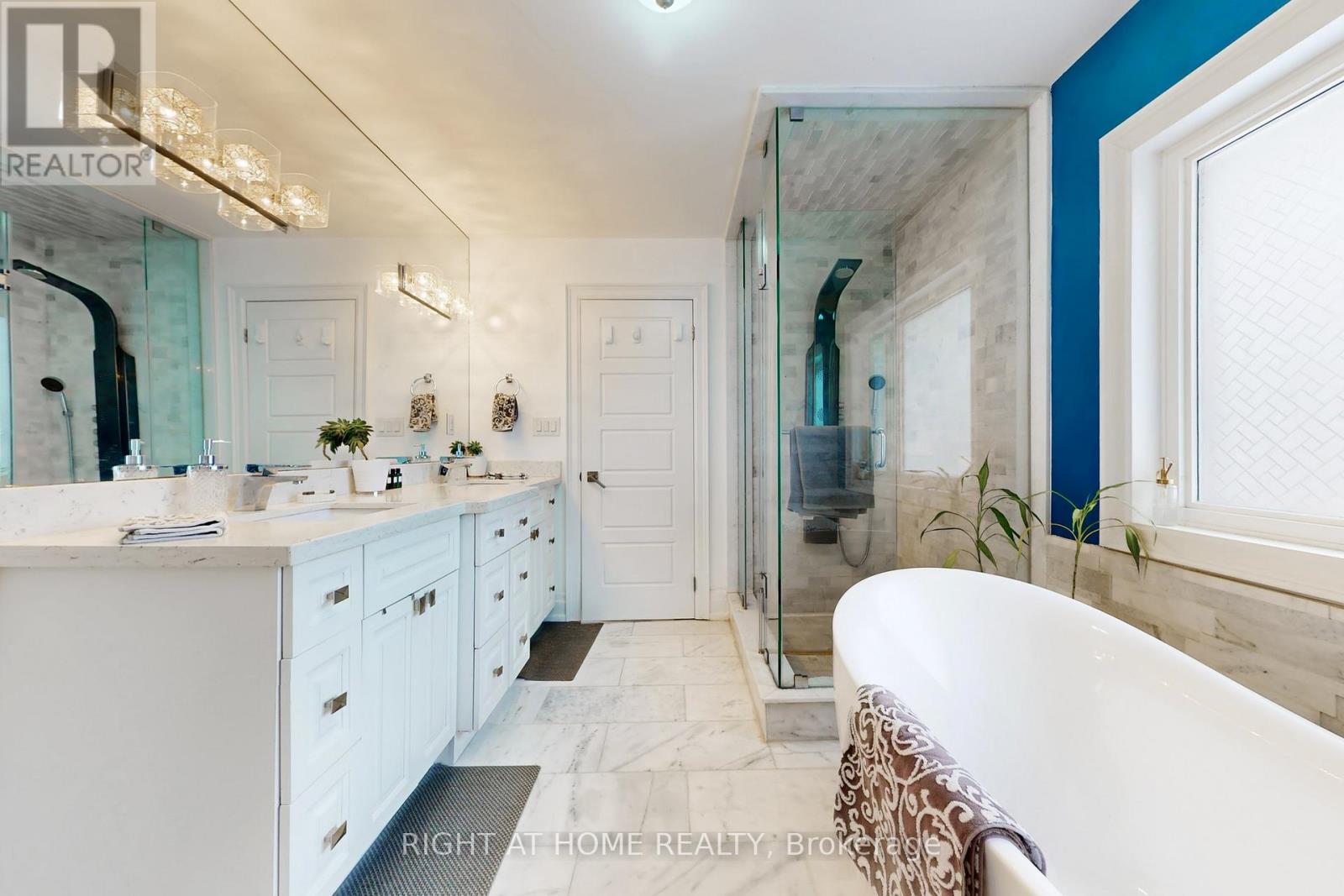 129 Meadowbank Road, Toronto, Ontario  M9B 5E2 - Photo 22 - W12655322