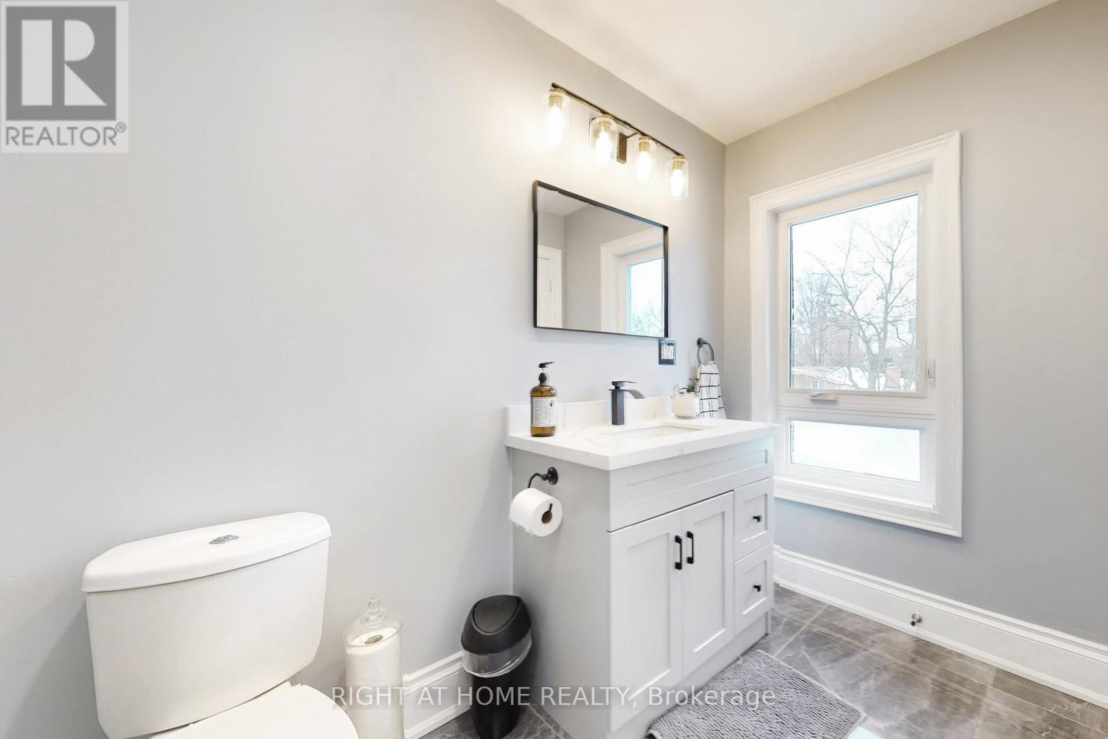 129 Meadowbank Road, Toronto, Ontario  M9B 5E2 - Photo 25 - W12655322