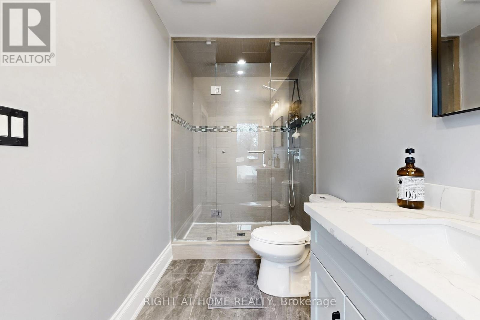 129 Meadowbank Road, Toronto, Ontario  M9B 5E2 - Photo 26 - W12655322