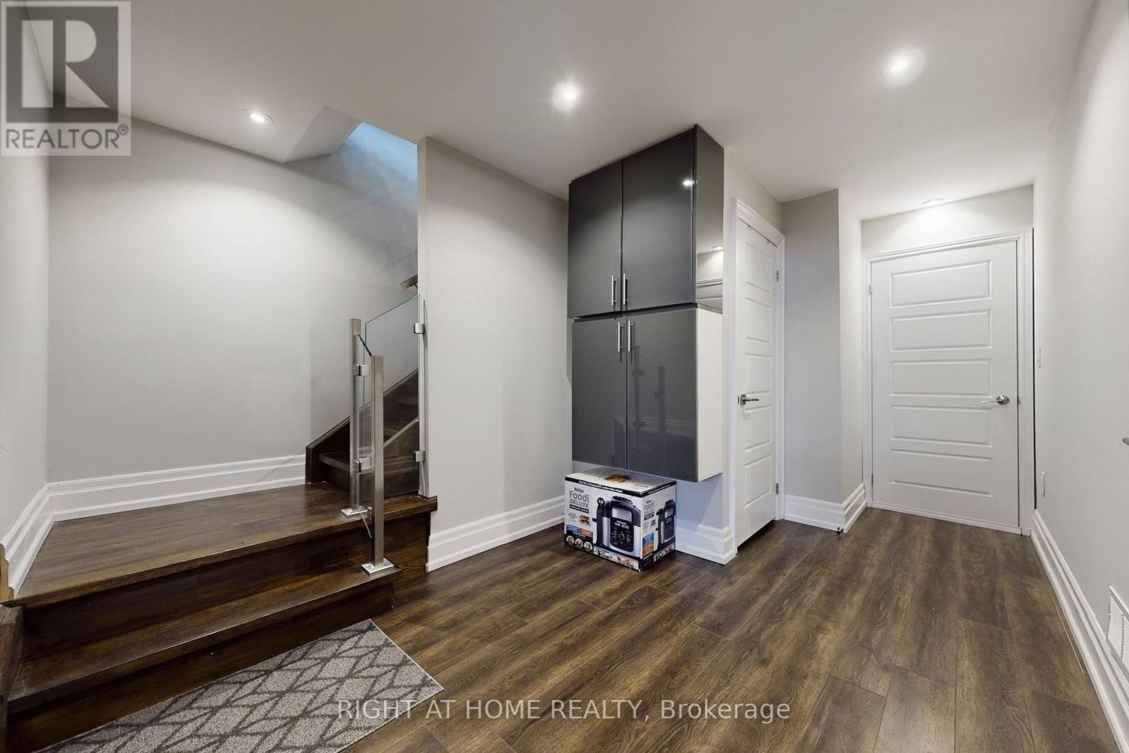 129 Meadowbank Road, Toronto, Ontario  M9B 5E2 - Photo 36 - W12655322