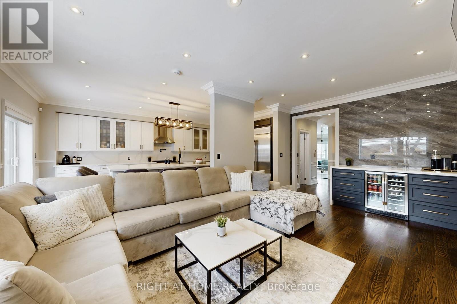 129 Meadowbank Road, Toronto, Ontario  M9B 5E2 - Photo 8 - W12655322