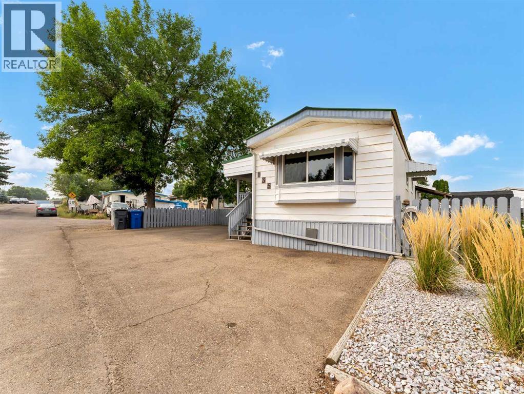 135 Anson Avenue Sw, Medicine Hat, Alberta  T1A 8A1 - Photo 1 - A2276475