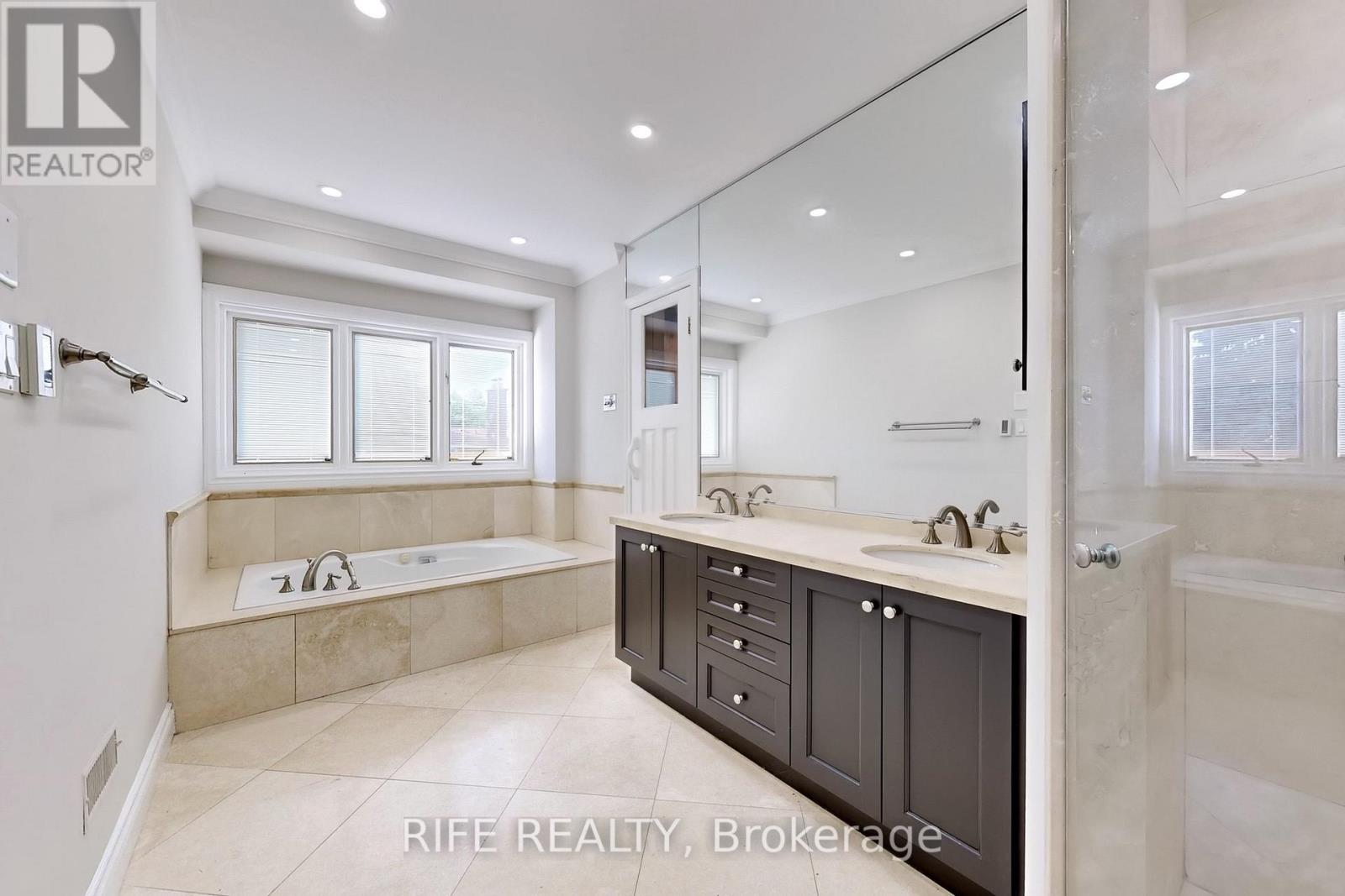 8 Elliotwood Court, Toronto, Ontario  M2L 2P9 - Photo 23 - C12655384