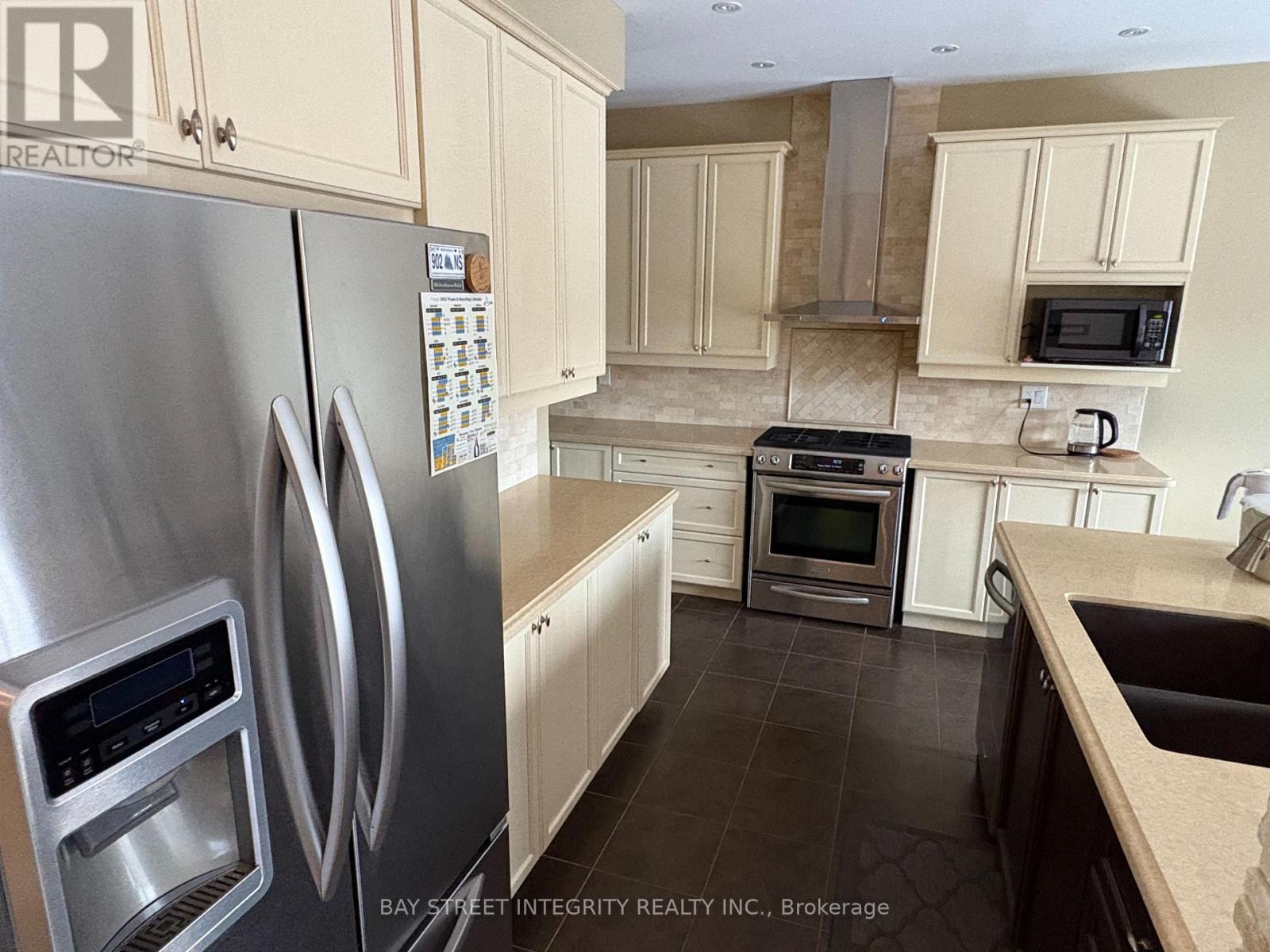 89 Timna Crescent, Vaughan, Ontario  L6A 4A7 - Photo 5 - N12655334