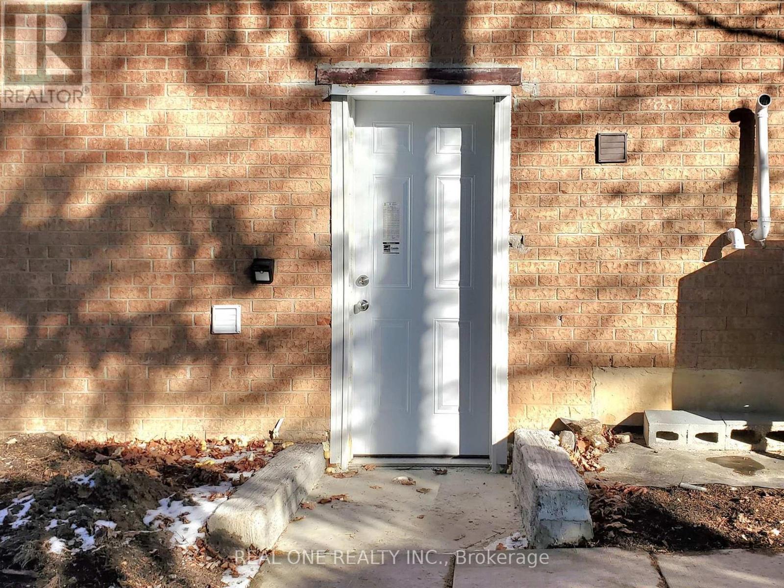 47 Lowe Boulevard, Newmarket, Ontario  L3Y 6H1 - Photo 3 - N12655386