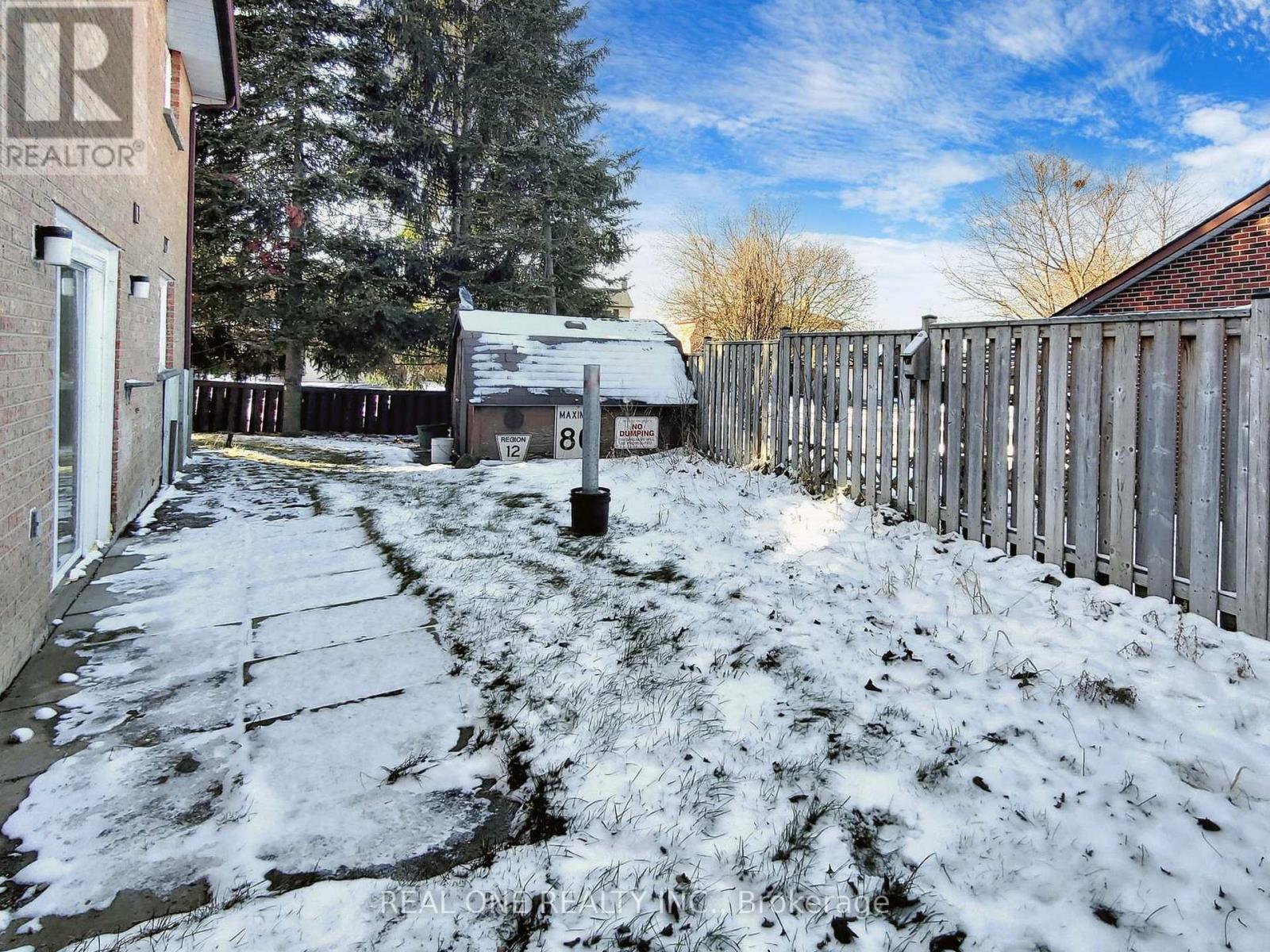 47 Lowe Boulevard, Newmarket, Ontario  L3Y 6H1 - Photo 4 - N12655386