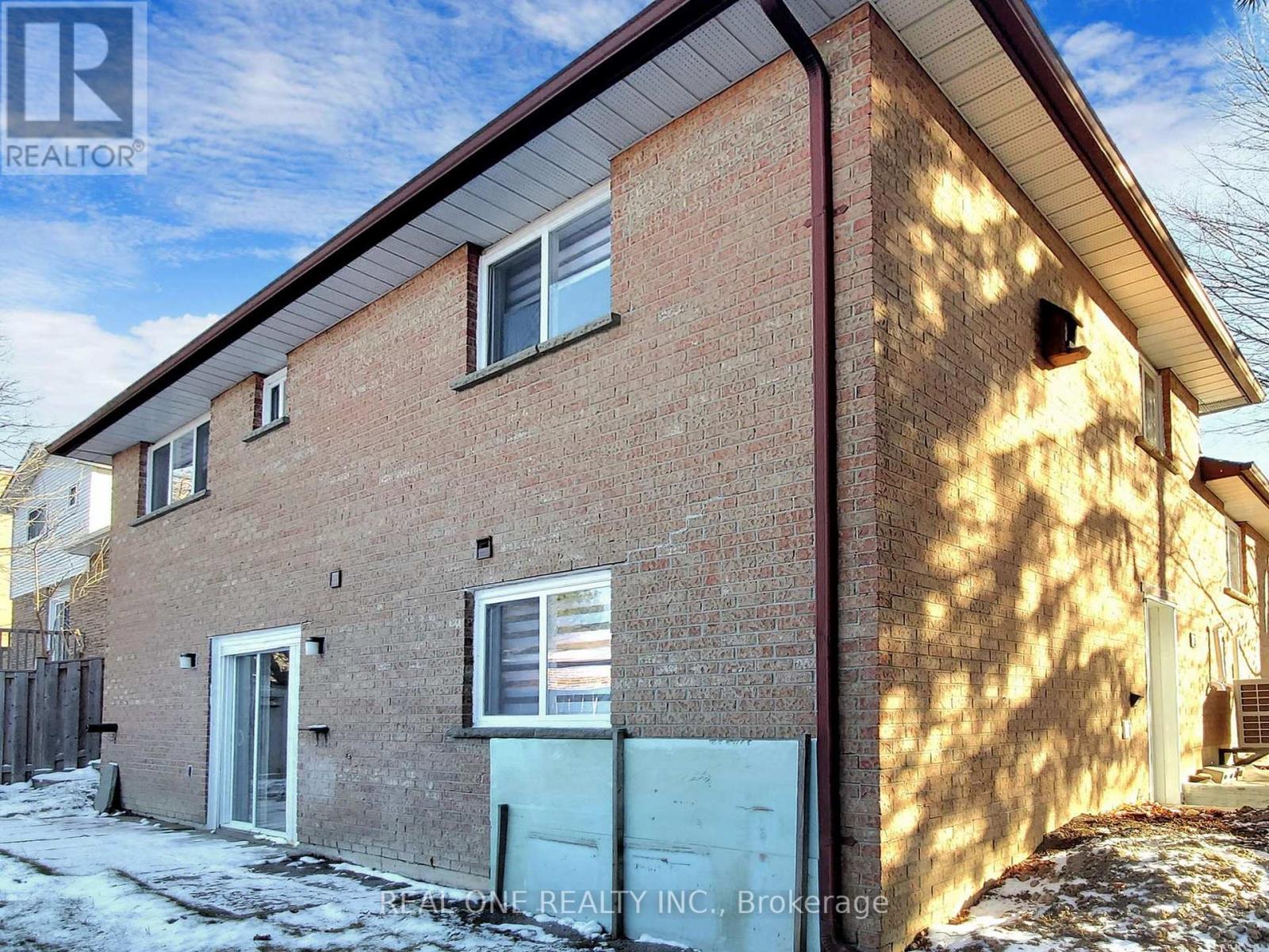 47 Lowe Boulevard, Newmarket, Ontario  L3Y 6H1 - Photo 5 - N12655386