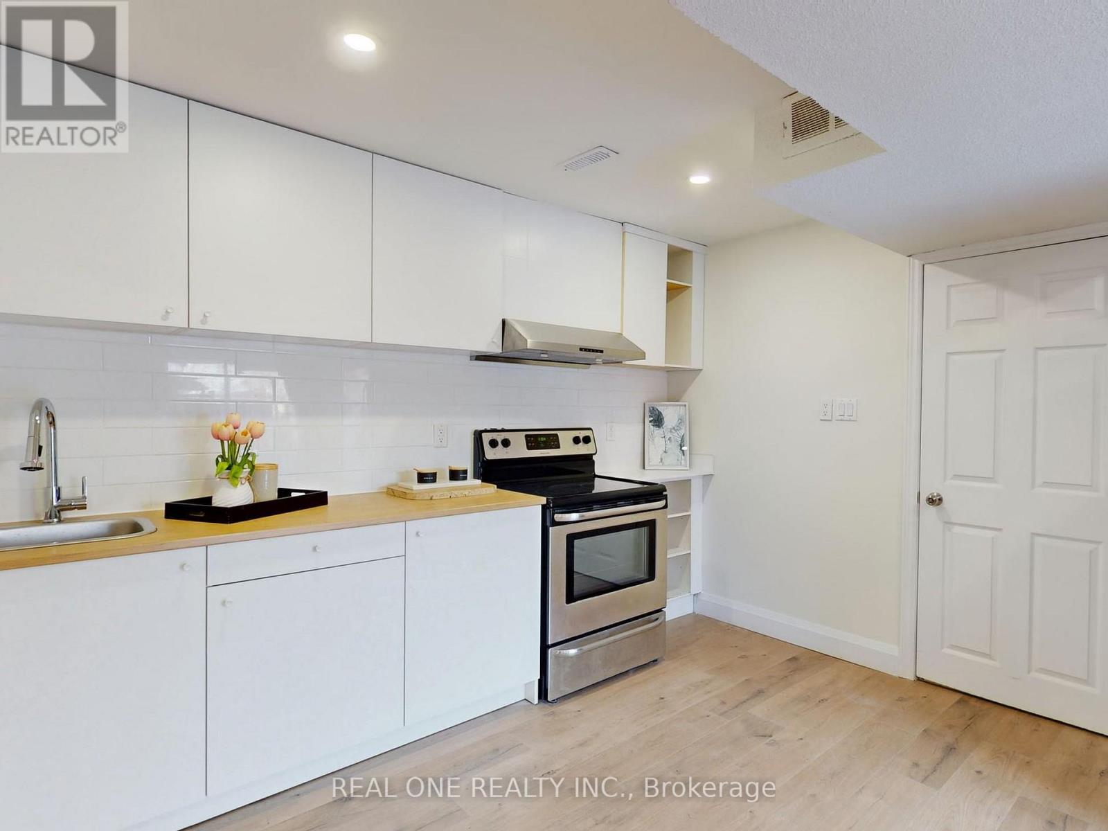 47 Lowe Boulevard, Newmarket, Ontario  L3Y 6H1 - Photo 6 - N12655386