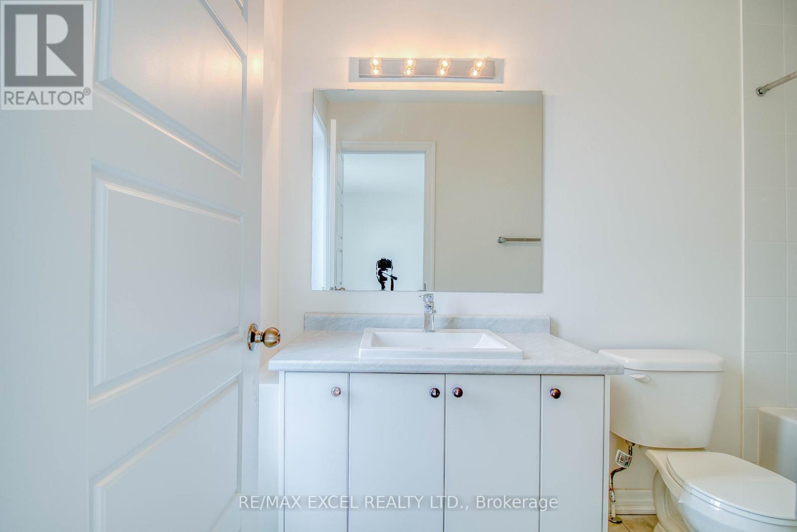 124 Solstice Circle, Newmarket, Ontario  L3X 0L7 - Photo 38 - N12655390