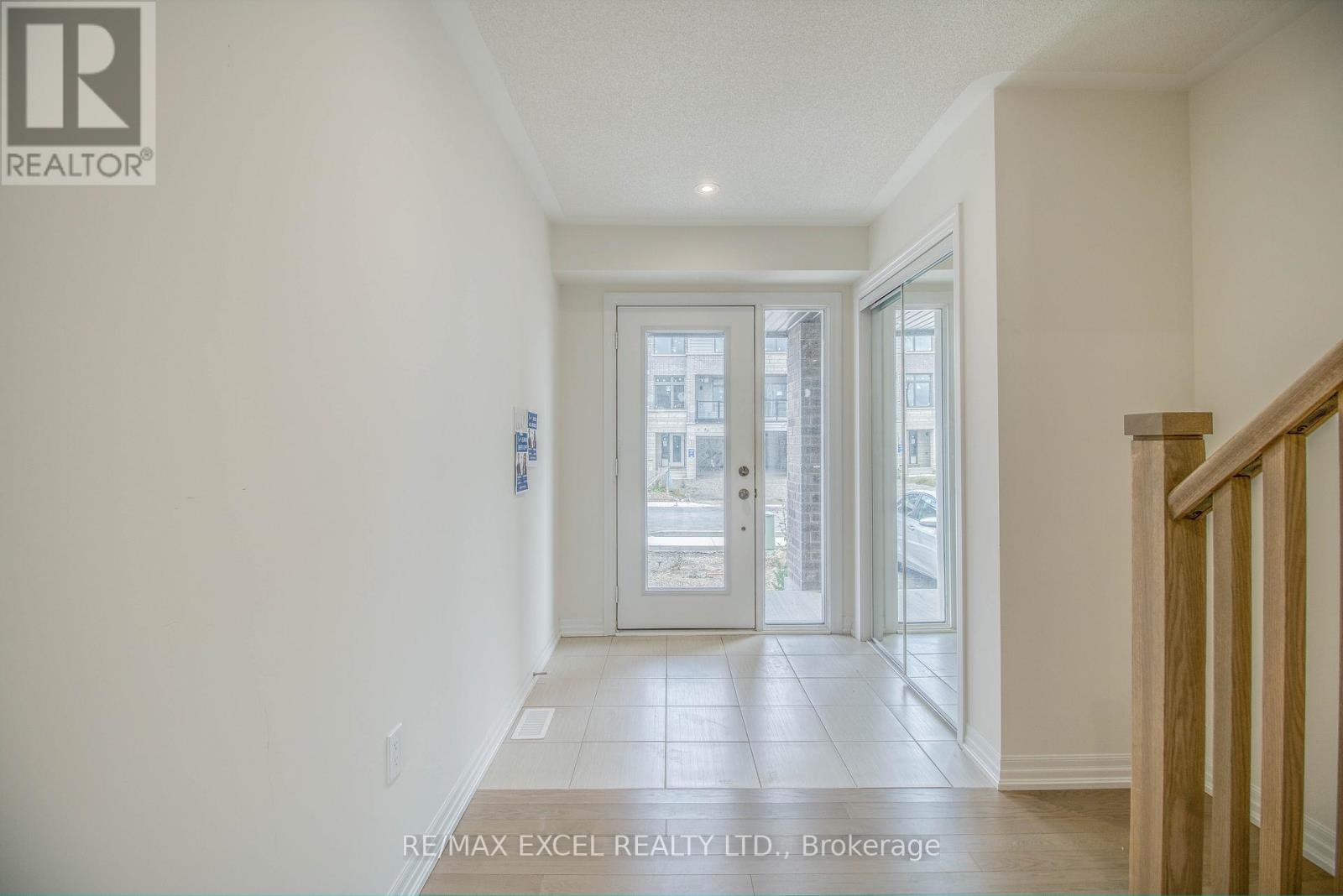 124 Solstice Circle, Newmarket, Ontario  L3X 0L7 - Photo 4 - N12655390