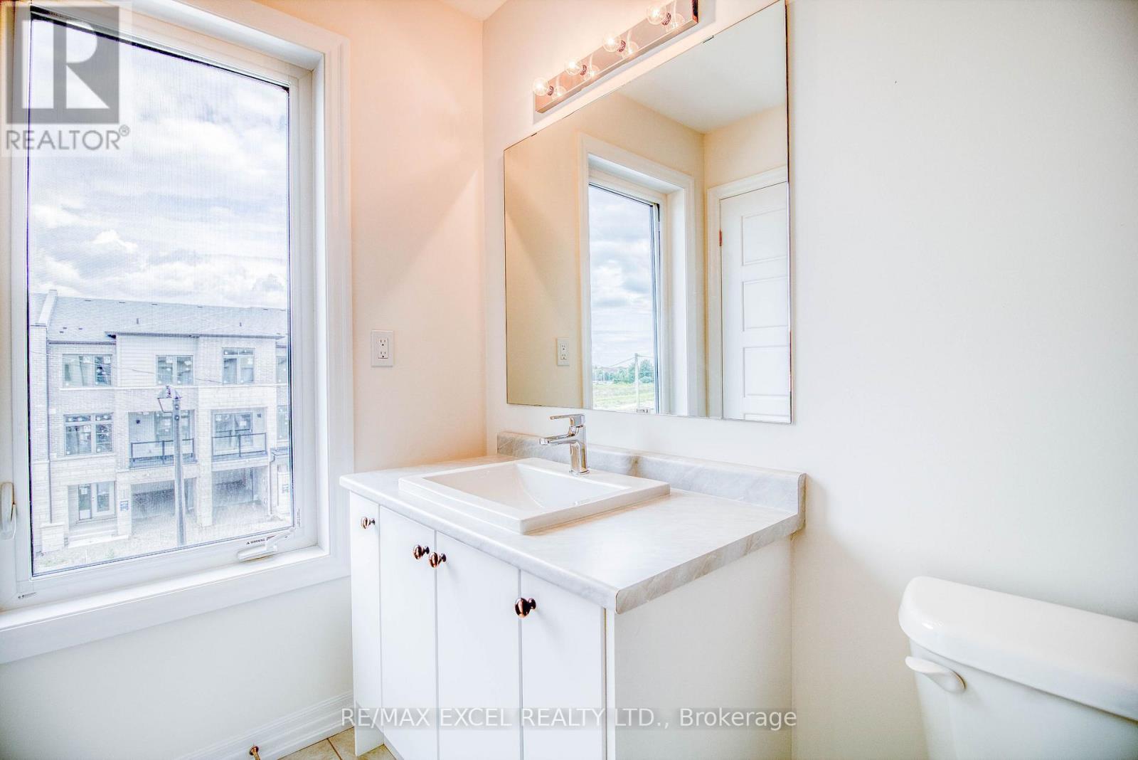 124 Solstice Circle, Newmarket, Ontario  L3X 0L7 - Photo 40 - N12655390