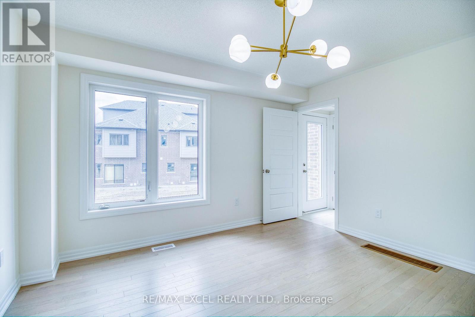 124 Solstice Circle, Newmarket, Ontario  L3X 0L7 - Photo 6 - N12655390