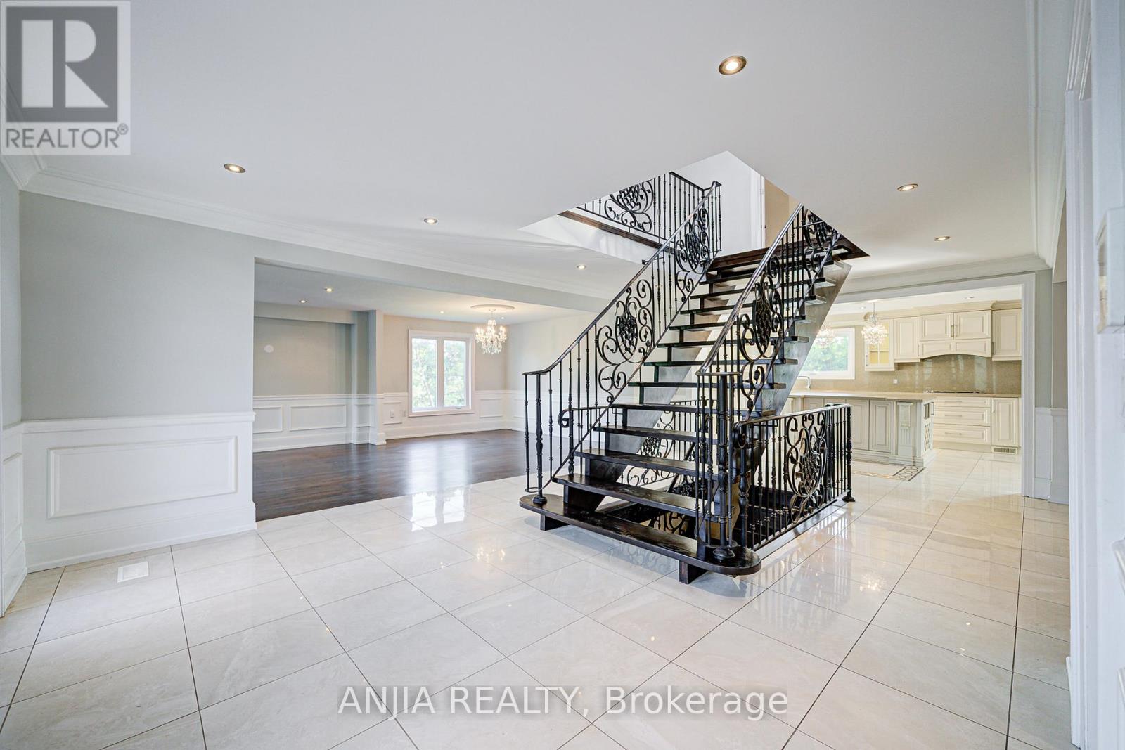 44 Bellini Avenue, Brampton, Ontario  L6P 0E2 - Photo 5 - W12655336