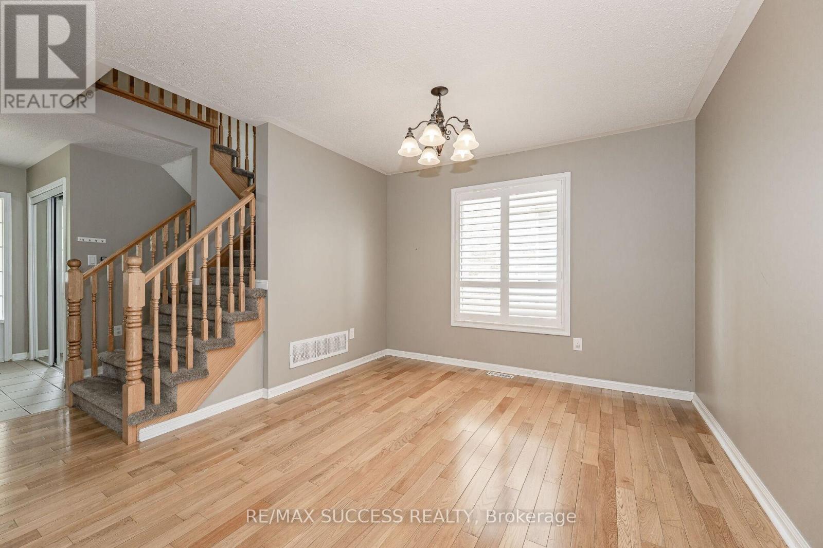 734 Edwards Avenue, Milton, Ontario  L9T 6B4 - Photo 10 - W12655354