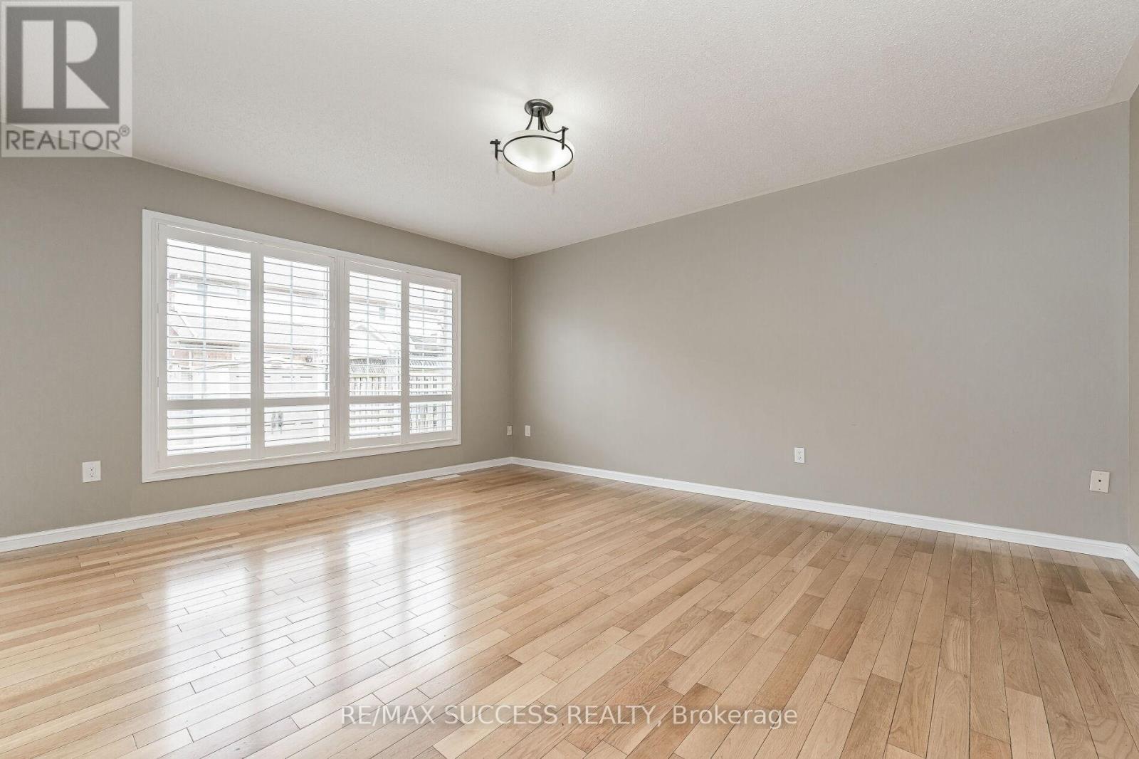 734 Edwards Avenue, Milton, Ontario  L9T 6B4 - Photo 11 - W12655354