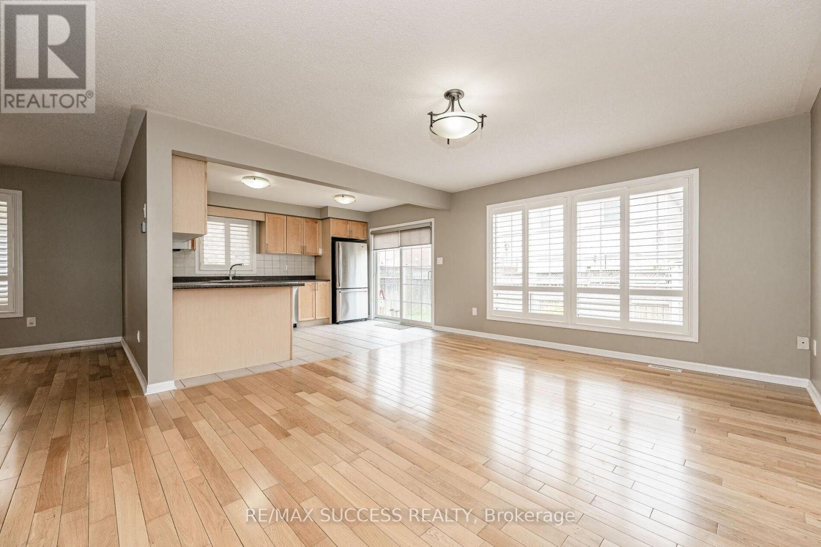 734 Edwards Avenue, Milton, Ontario  L9T 6B4 - Photo 12 - W12655354