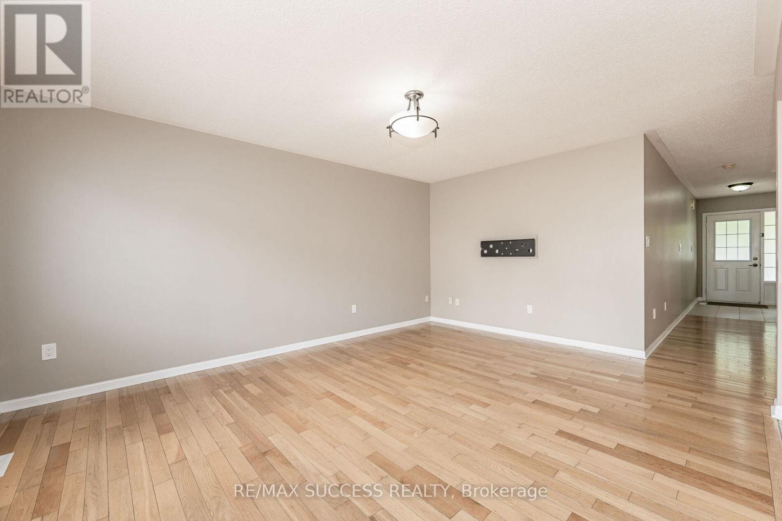 734 Edwards Avenue, Milton, Ontario  L9T 6B4 - Photo 14 - W12655354