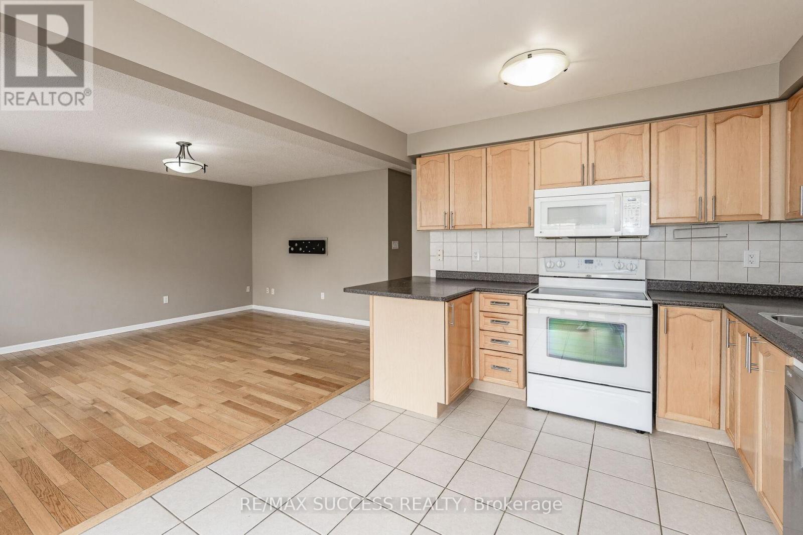 734 Edwards Avenue, Milton, Ontario  L9T 6B4 - Photo 17 - W12655354