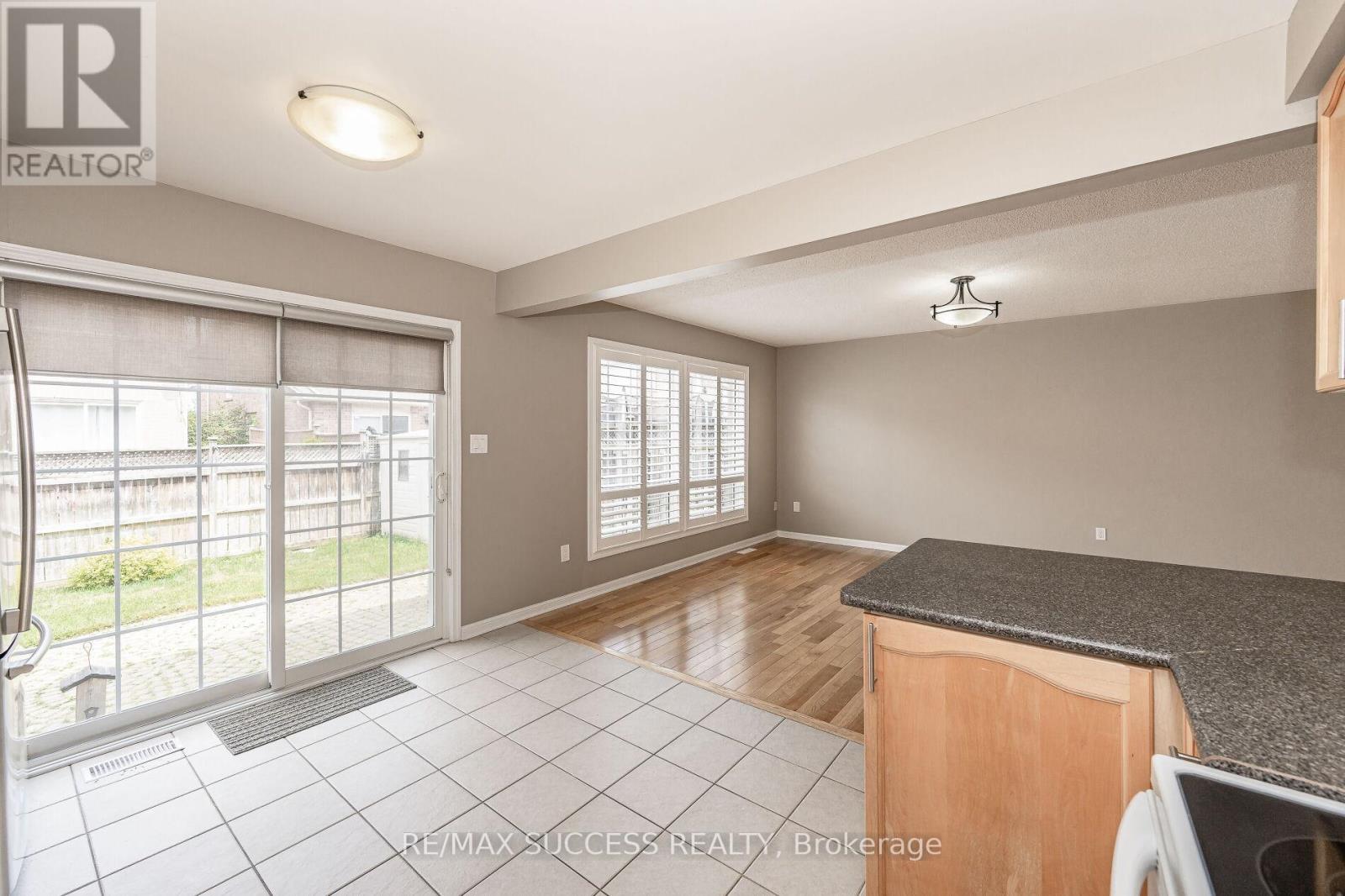 734 Edwards Avenue, Milton, Ontario  L9T 6B4 - Photo 18 - W12655354