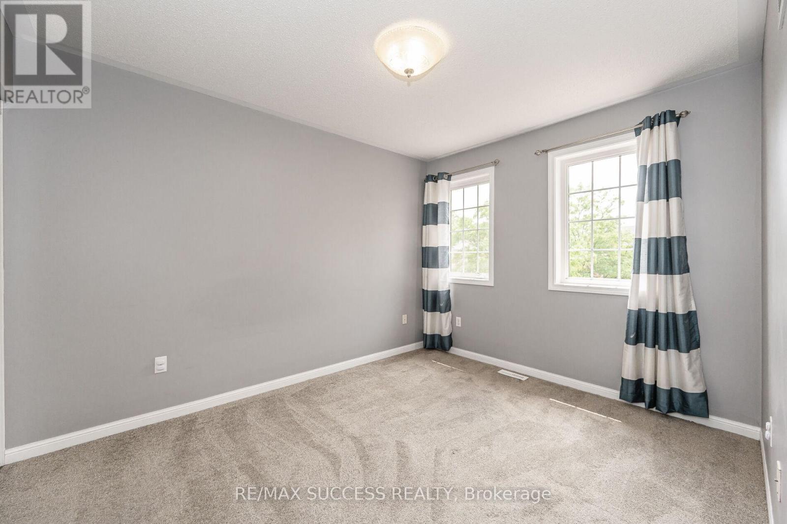 734 Edwards Avenue, Milton, Ontario  L9T 6B4 - Photo 27 - W12655354