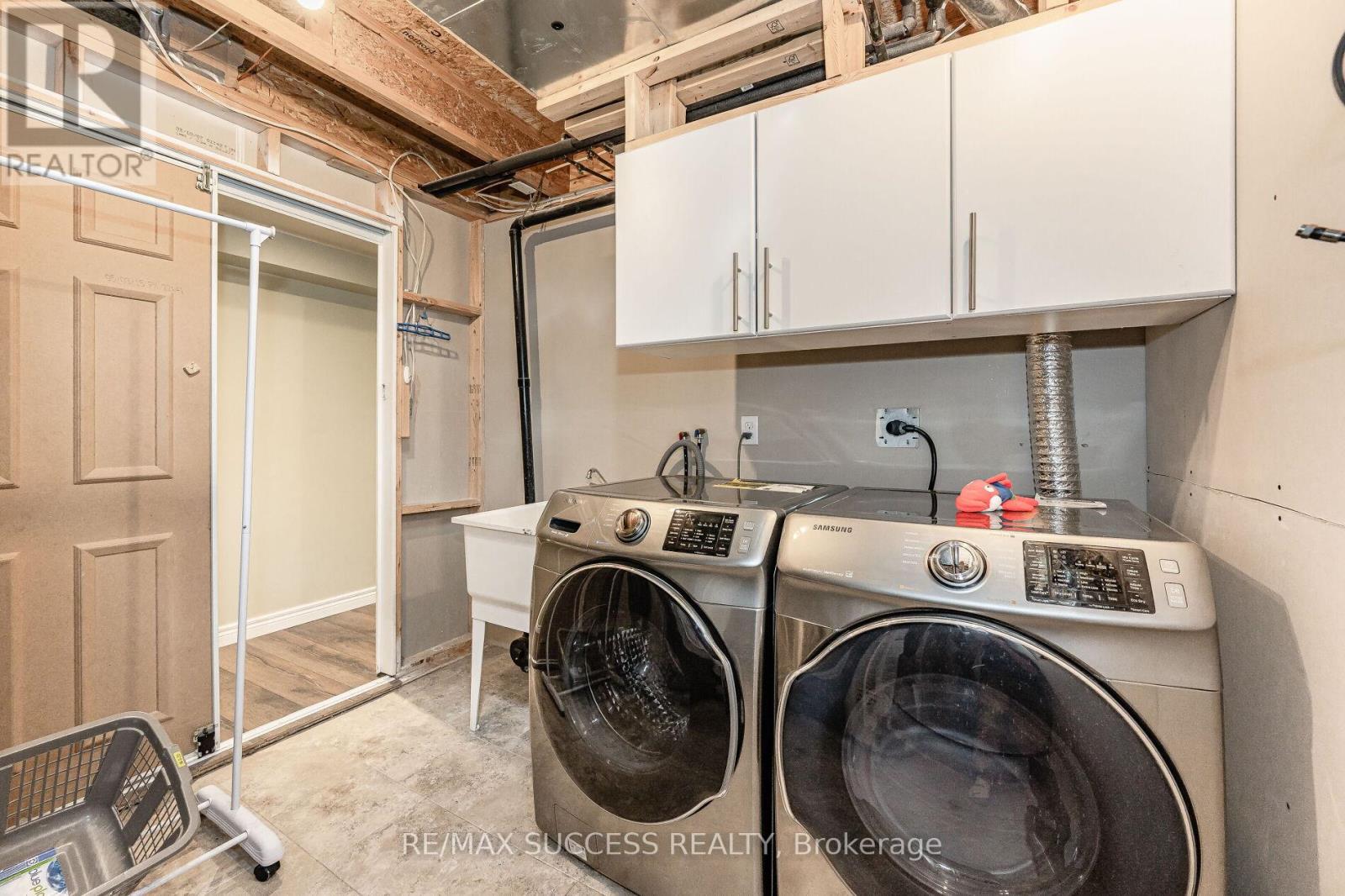 734 Edwards Avenue, Milton, Ontario  L9T 6B4 - Photo 37 - W12655354