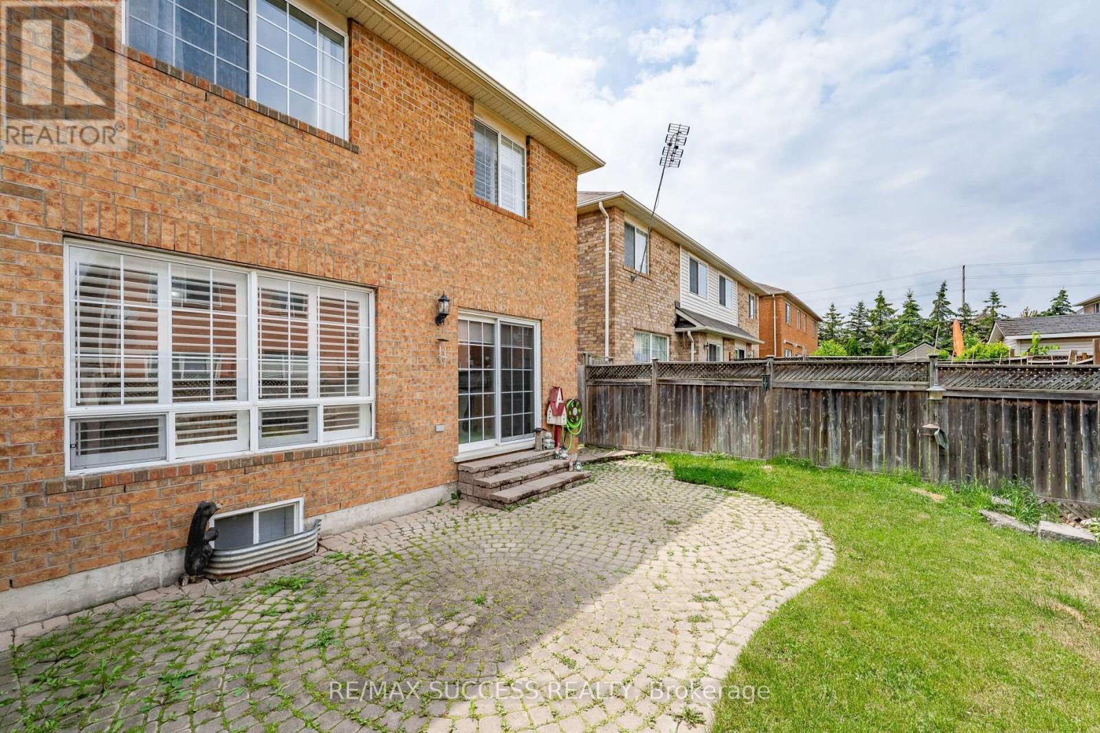 734 Edwards Avenue, Milton, Ontario  L9T 6B4 - Photo 40 - W12655354