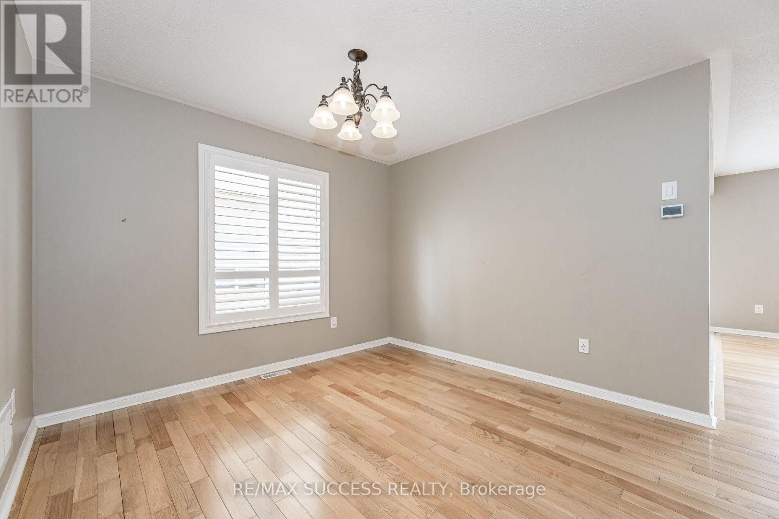 734 Edwards Avenue, Milton, Ontario  L9T 6B4 - Photo 8 - W12655354