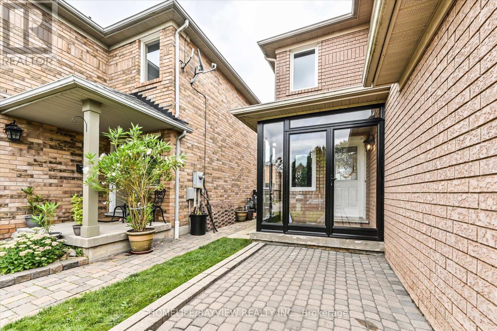 3956 Bentridge Road, Mississauga, Ontario  L5N 7V8 - Photo 3 - W12655362