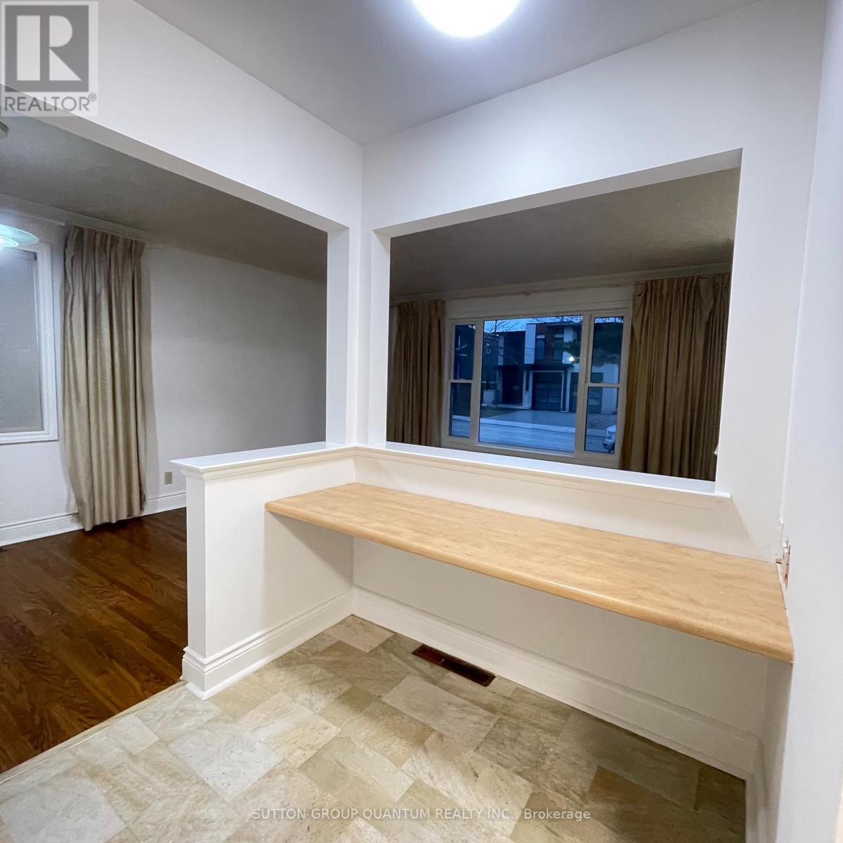 46 Woodlawn Avenue, Mississauga, Ontario  L5G 3K6 - Photo 15 - W12655376