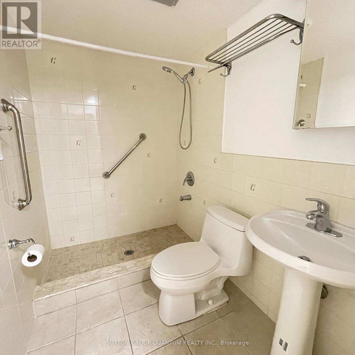 46 Woodlawn Avenue, Mississauga, Ontario  L5G 3K6 - Photo 24 - W12655376