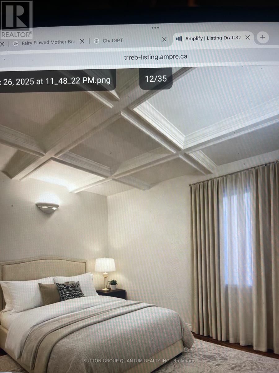 46 Woodlawn Avenue, Mississauga, Ontario  L5G 3K6 - Photo 6 - W12655376