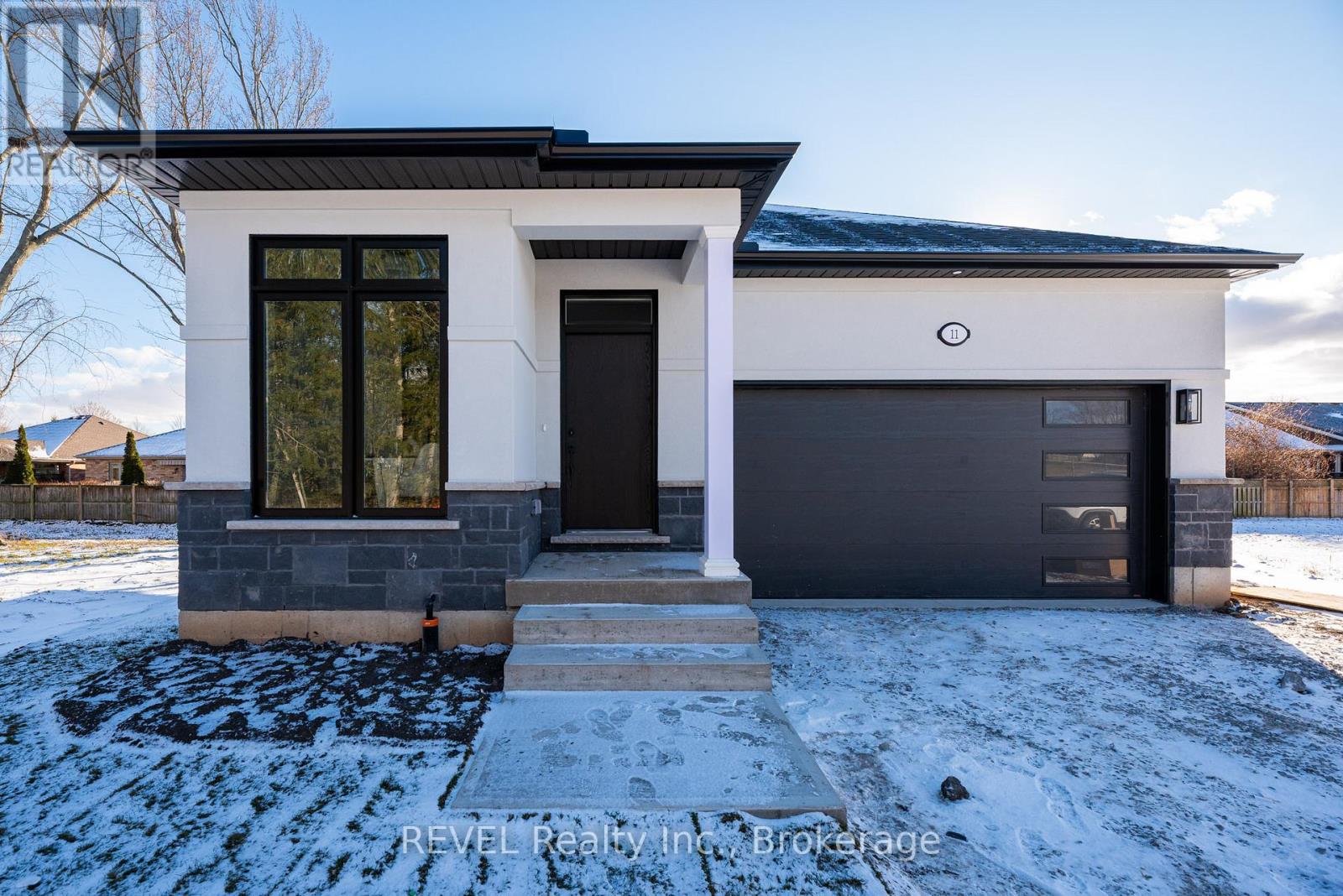 11 Stickles Street, Pelham, Ontario  L3C 3C3 - Photo 1 - X12655432