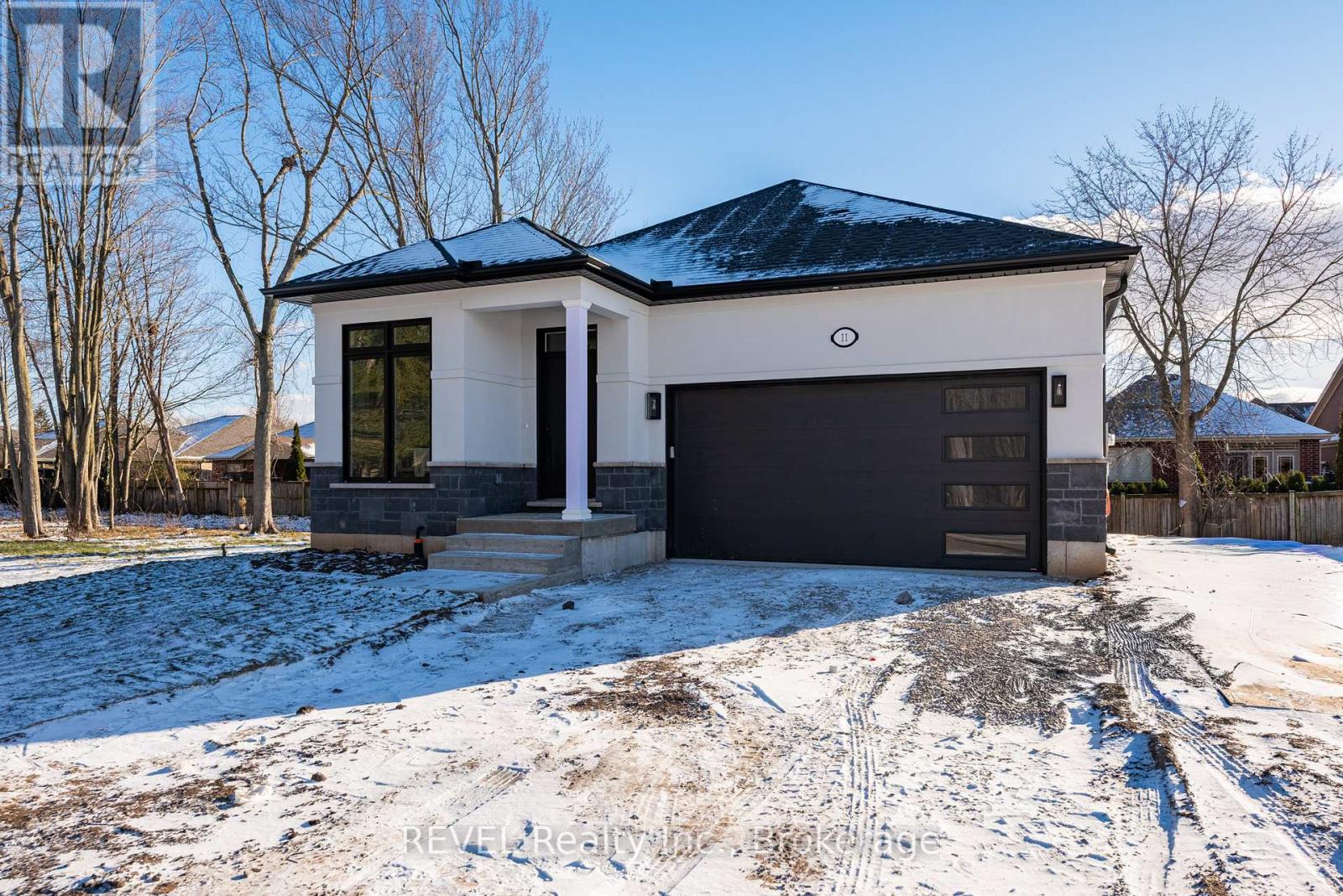 11 Stickles Street, Pelham, Ontario  L3C 3C3 - Photo 2 - X12655432