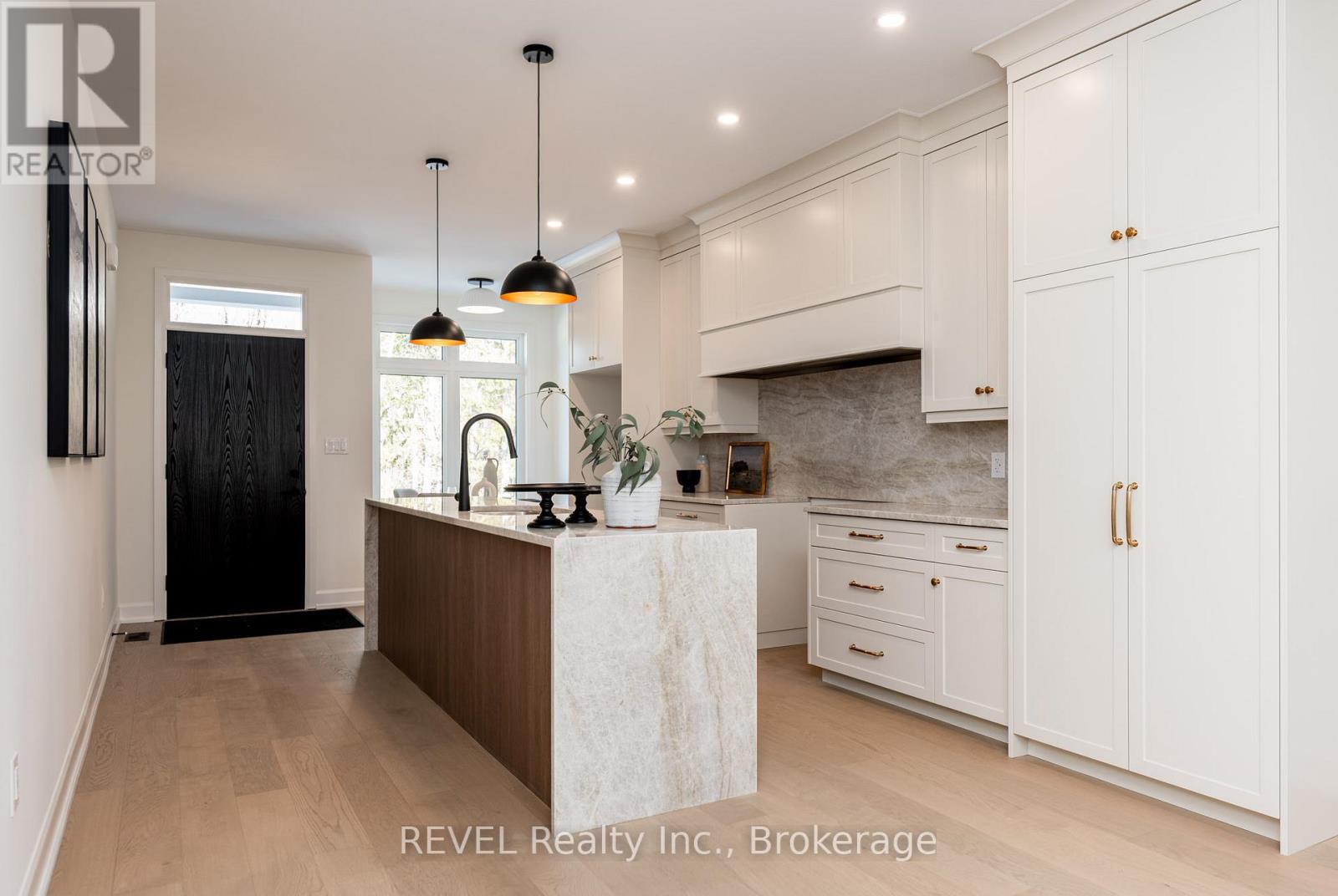 11 Stickles Street, Pelham, Ontario  L3C 3C3 - Photo 3 - X12655432