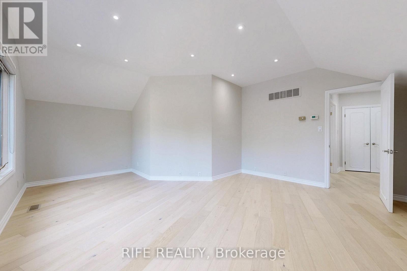 8 Elliotwood Court, Toronto, Ontario  M2L 2P9 - Photo 24 - C12655394