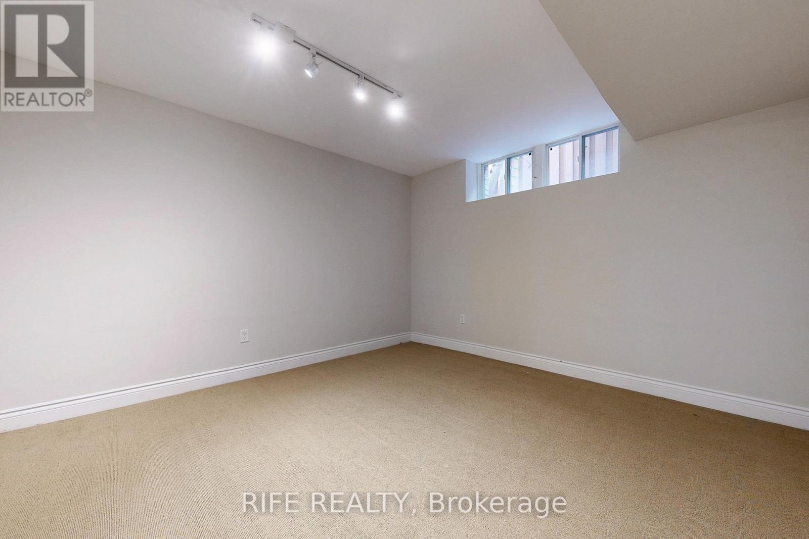 8 Elliotwood Court, Toronto, Ontario  M2L 2P9 - Photo 40 - C12655394