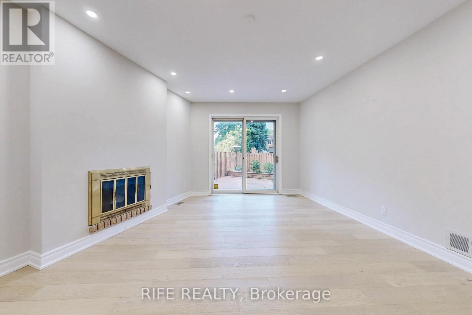 8 Elliotwood Court, Toronto, Ontario  M2L 2P9 - Photo 8 - C12655394