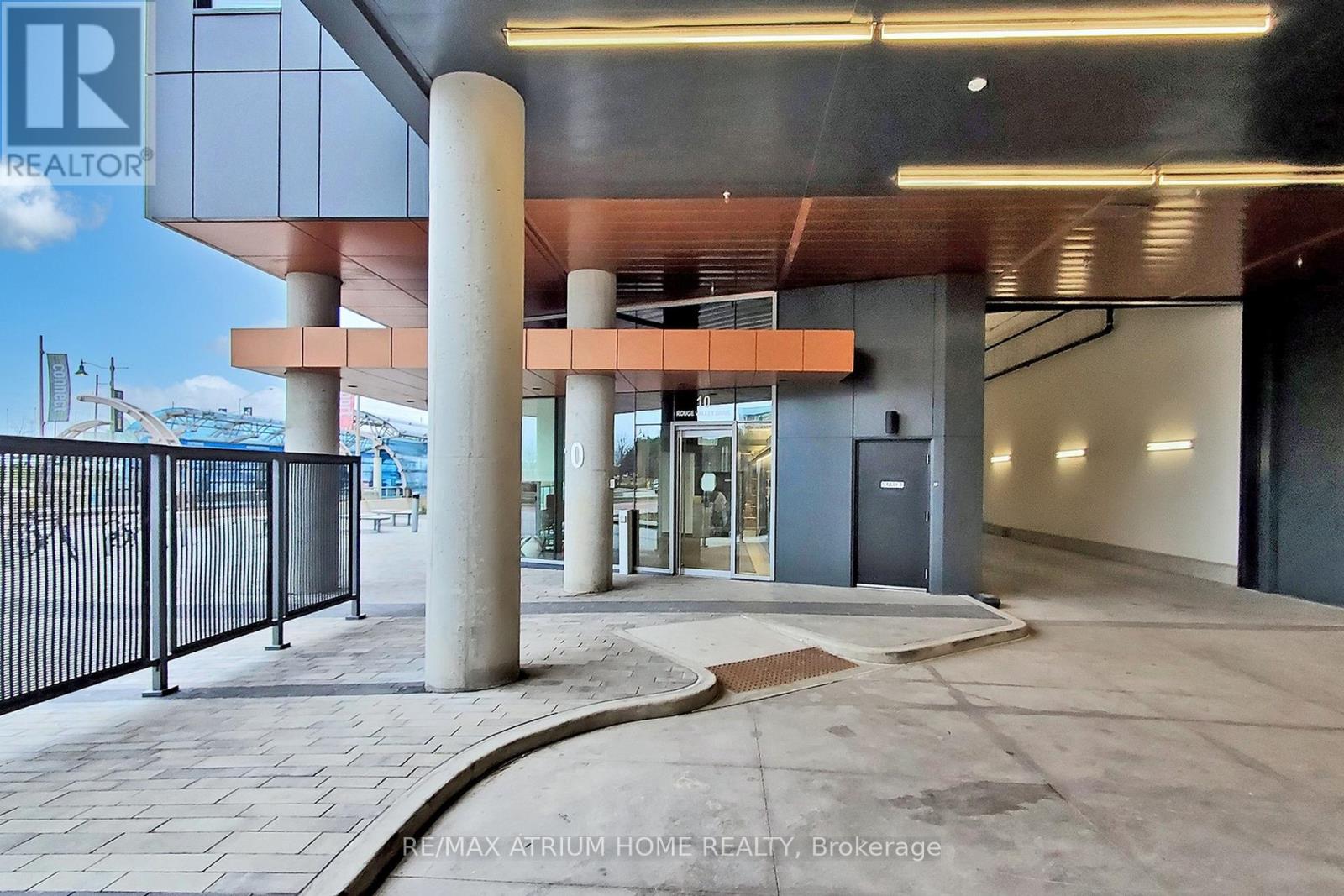 1306 - 10 Rouge Valley Drive W, Markham, Ontario  L6G 0G9 - Photo 4 - N12655424