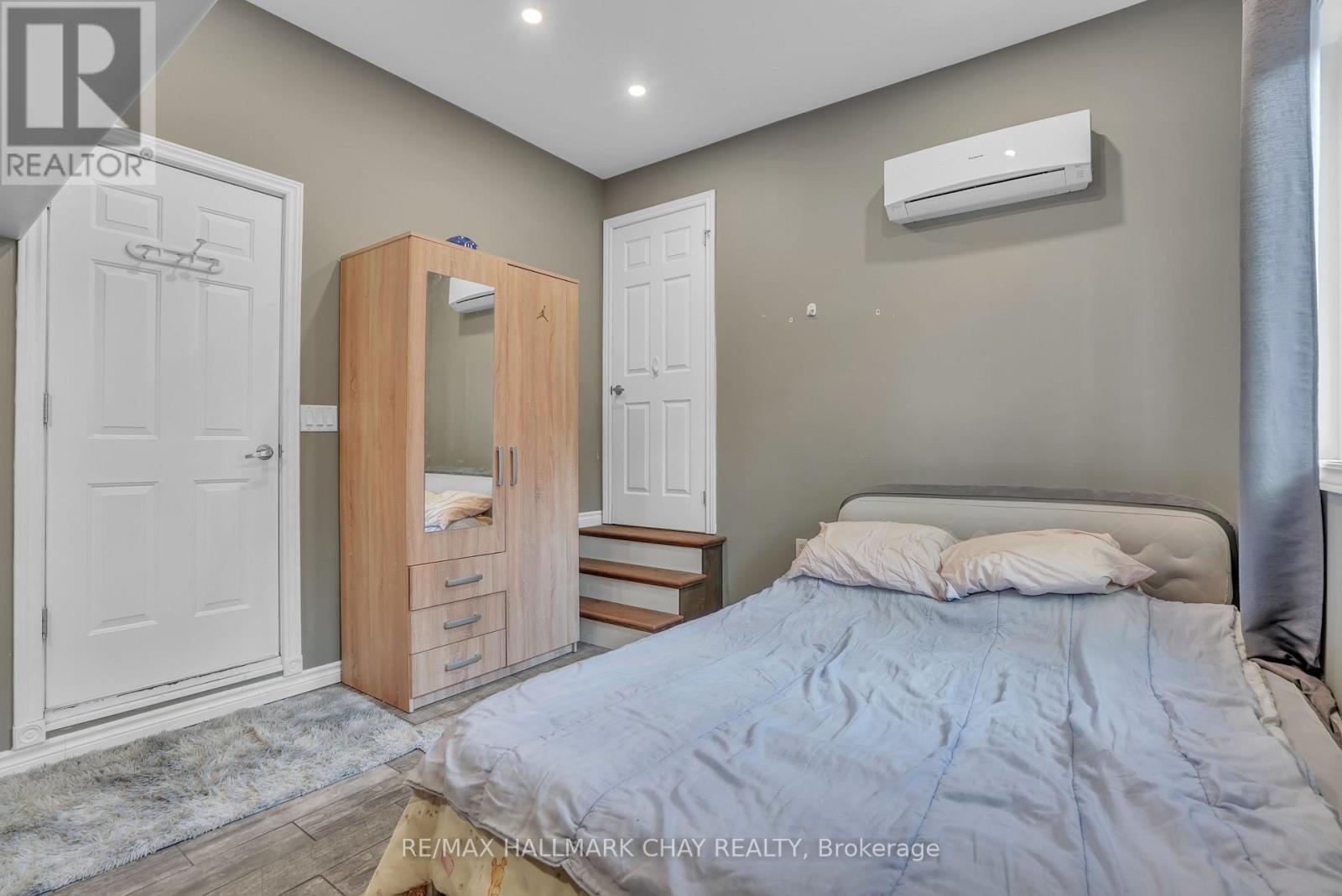 30 Rosenfeld Drive, Barrie, Ontario  L4M 5X2 - Photo 4 - S12655428