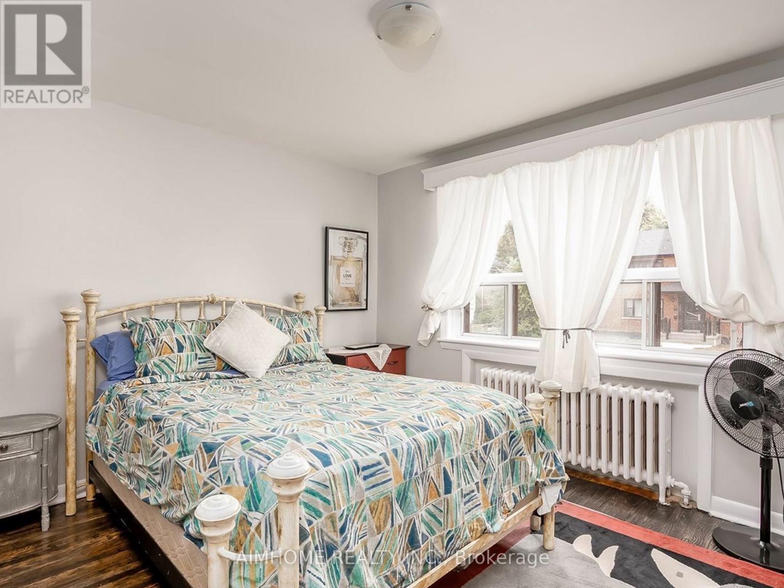 10 - 2128 Harris Crescent, Burlington, Ontario  L7R 1G4 - Photo 2 - W12655416