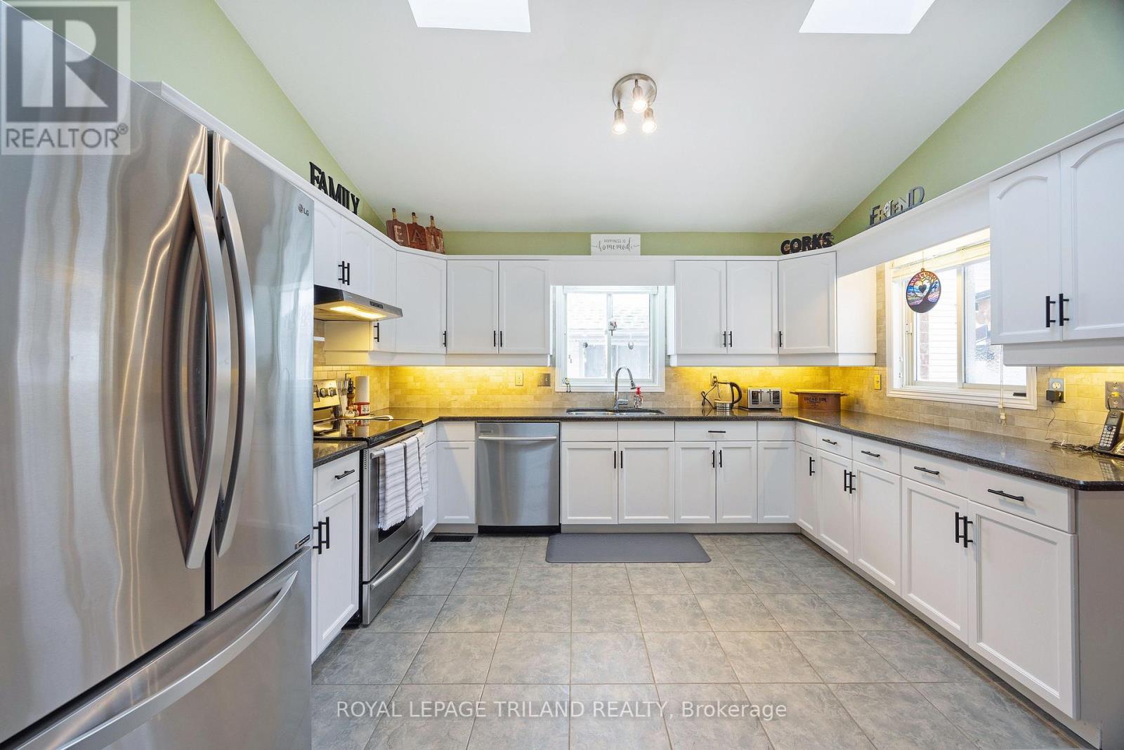 104 Josselyn Drive, London South, Ontario  N6E 3V6 - Photo 11 - X12655484