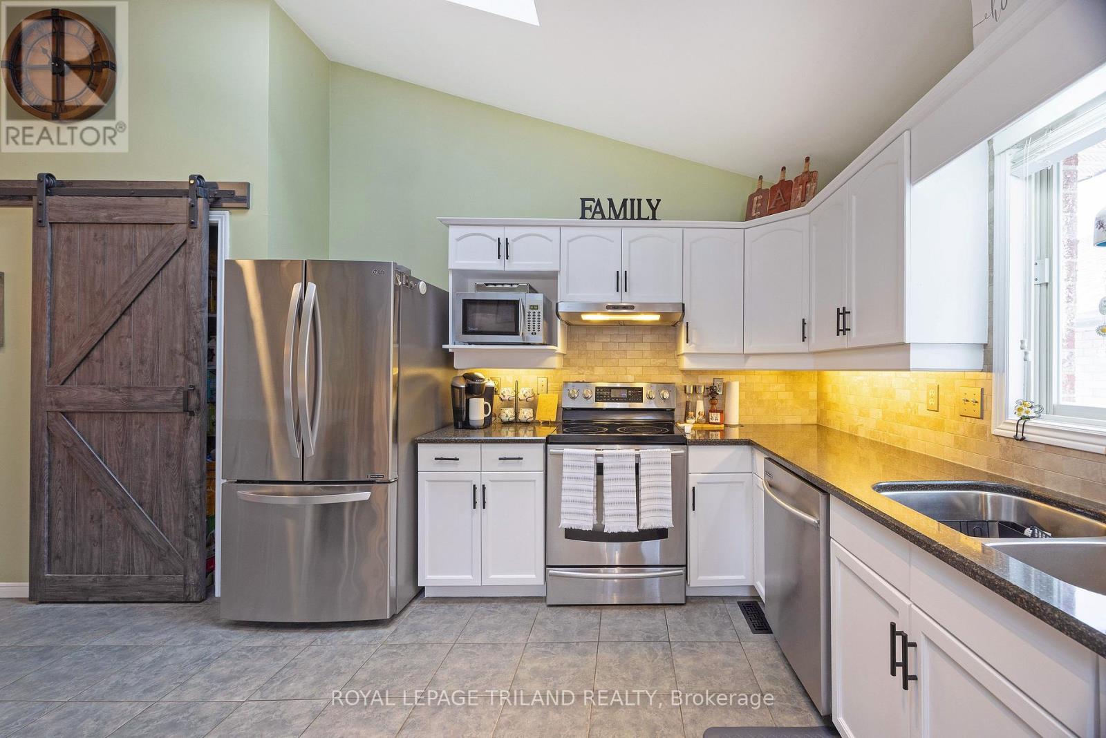 104 Josselyn Drive, London South, Ontario  N6E 3V6 - Photo 12 - X12655484