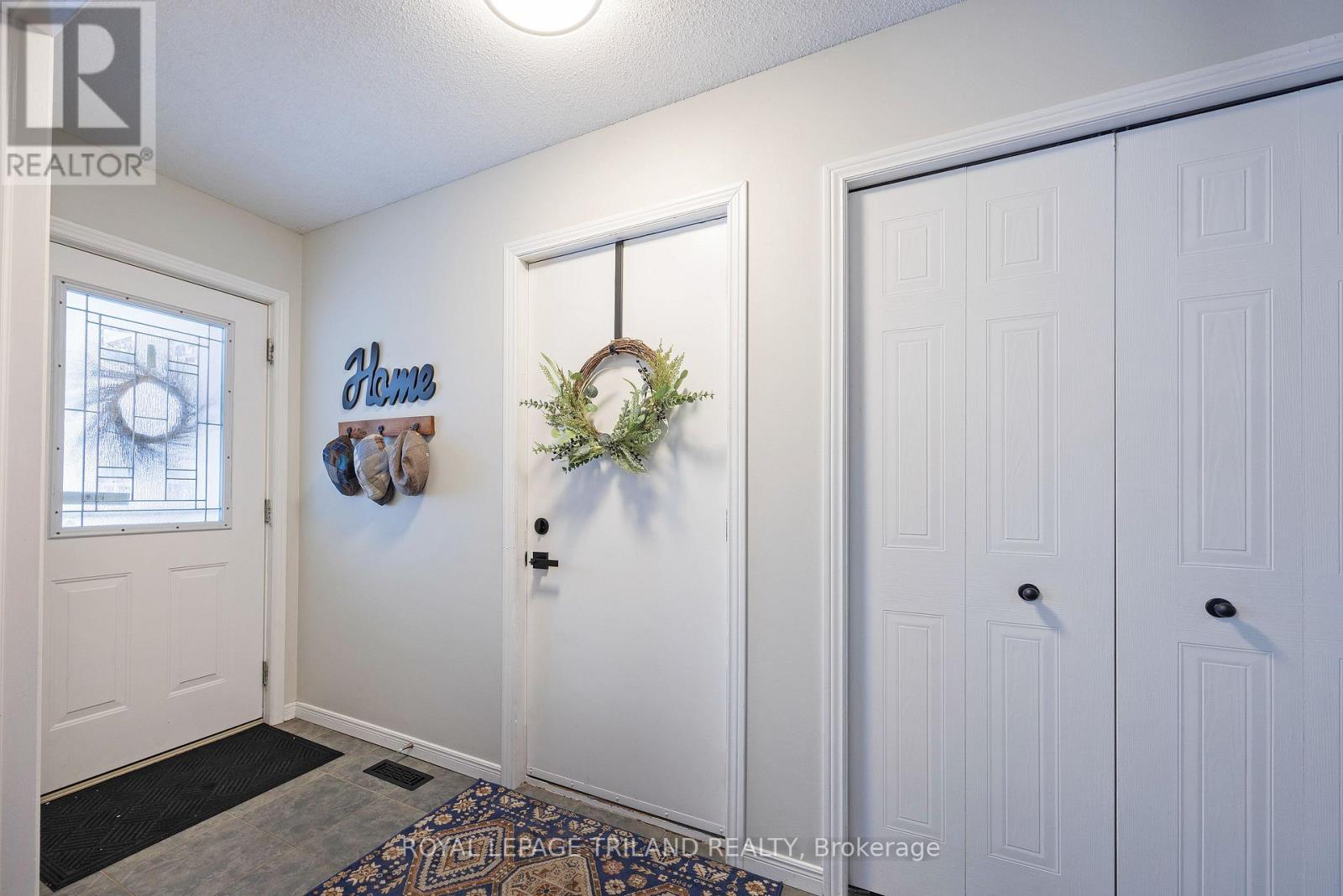 104 Josselyn Drive, London South, Ontario  N6E 3V6 - Photo 3 - X12655484