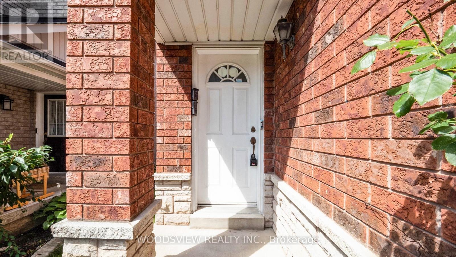 1171 Foxglove Place, Mississauga, Ontario  L5V 2N1 - Photo 2 - W12655488