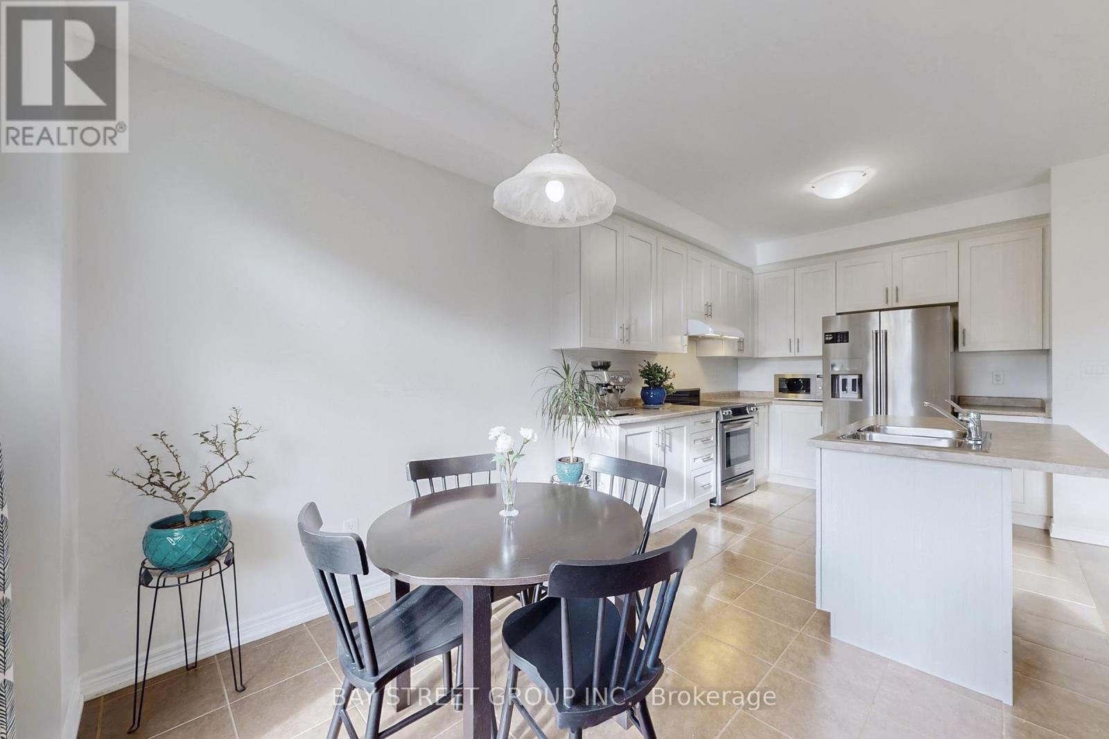 7 Paper Mills Crescent, Richmond Hill, Ontario  L4E 0V5 - Photo 17 - N12654534