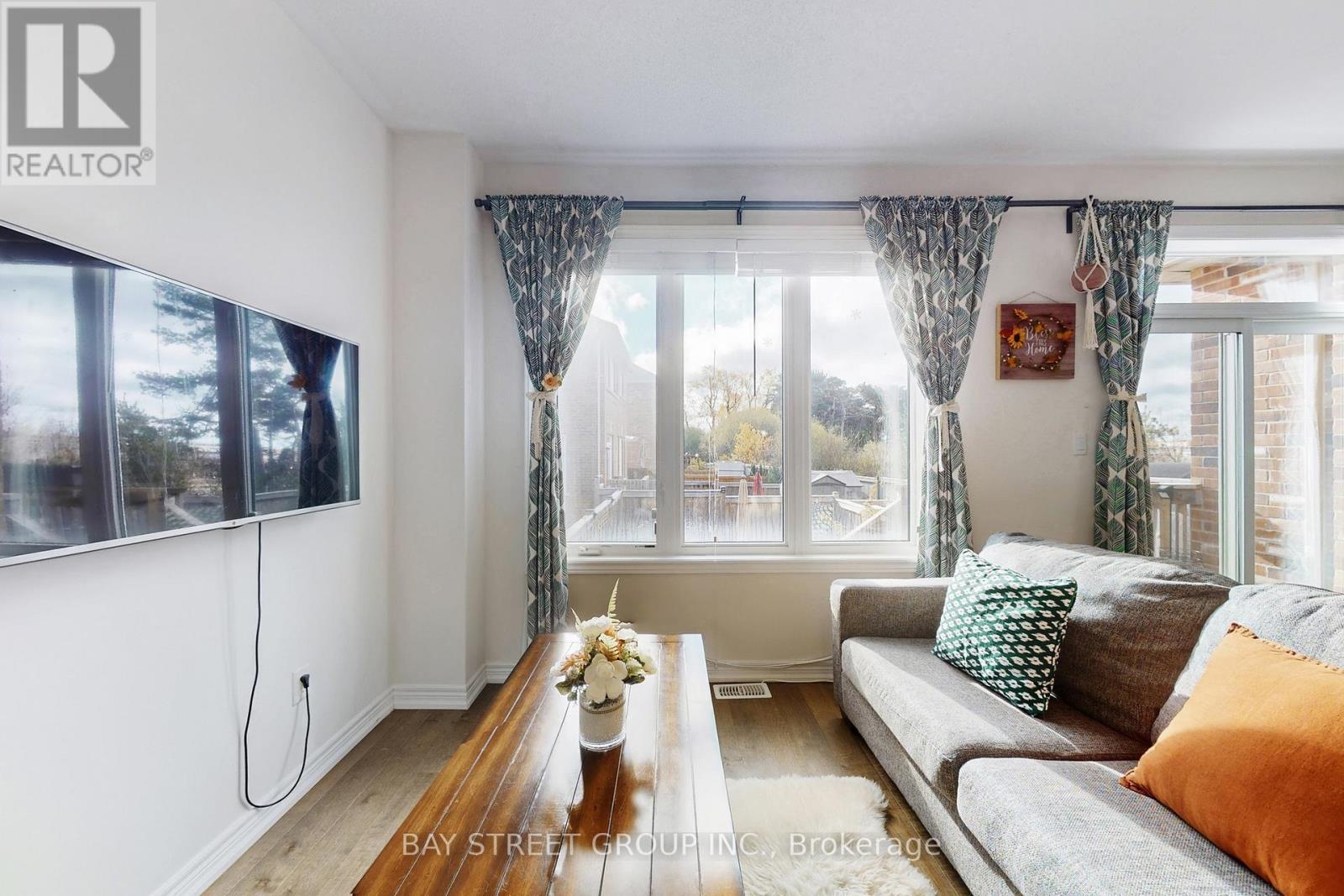 7 Paper Mills Crescent, Richmond Hill, Ontario  L4E 0V5 - Photo 9 - N12654534